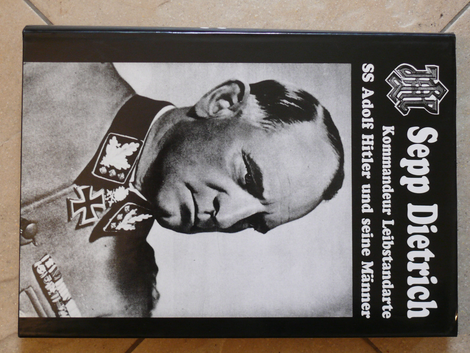 Buch: Sepp Dietrich - Kommandeur der Leibstandarte – Bild 1