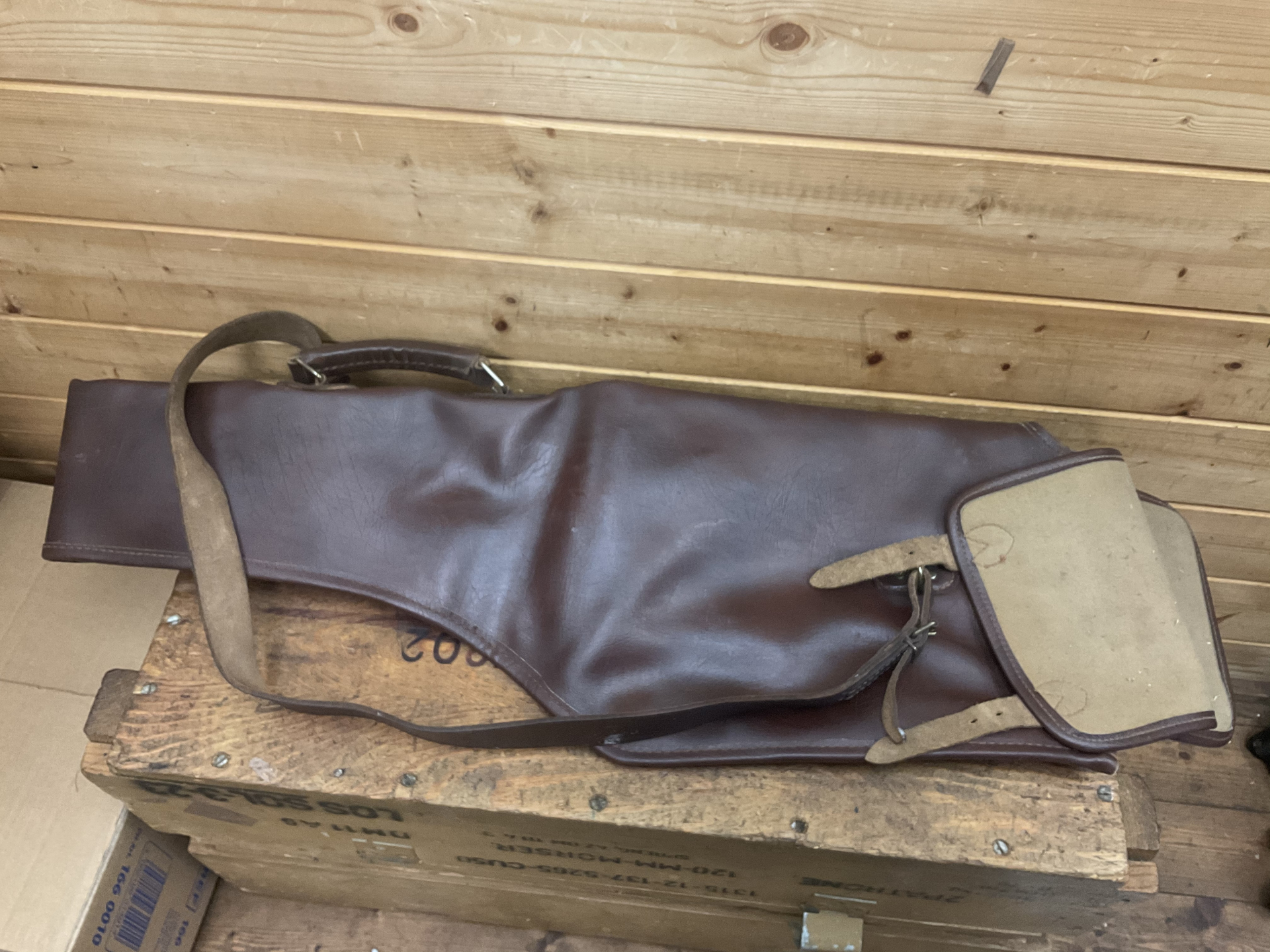 Original DDR Kunstlederfutteral für Suhl Mod. 150, Match Einzellader Kal.22lr. – Bild 2