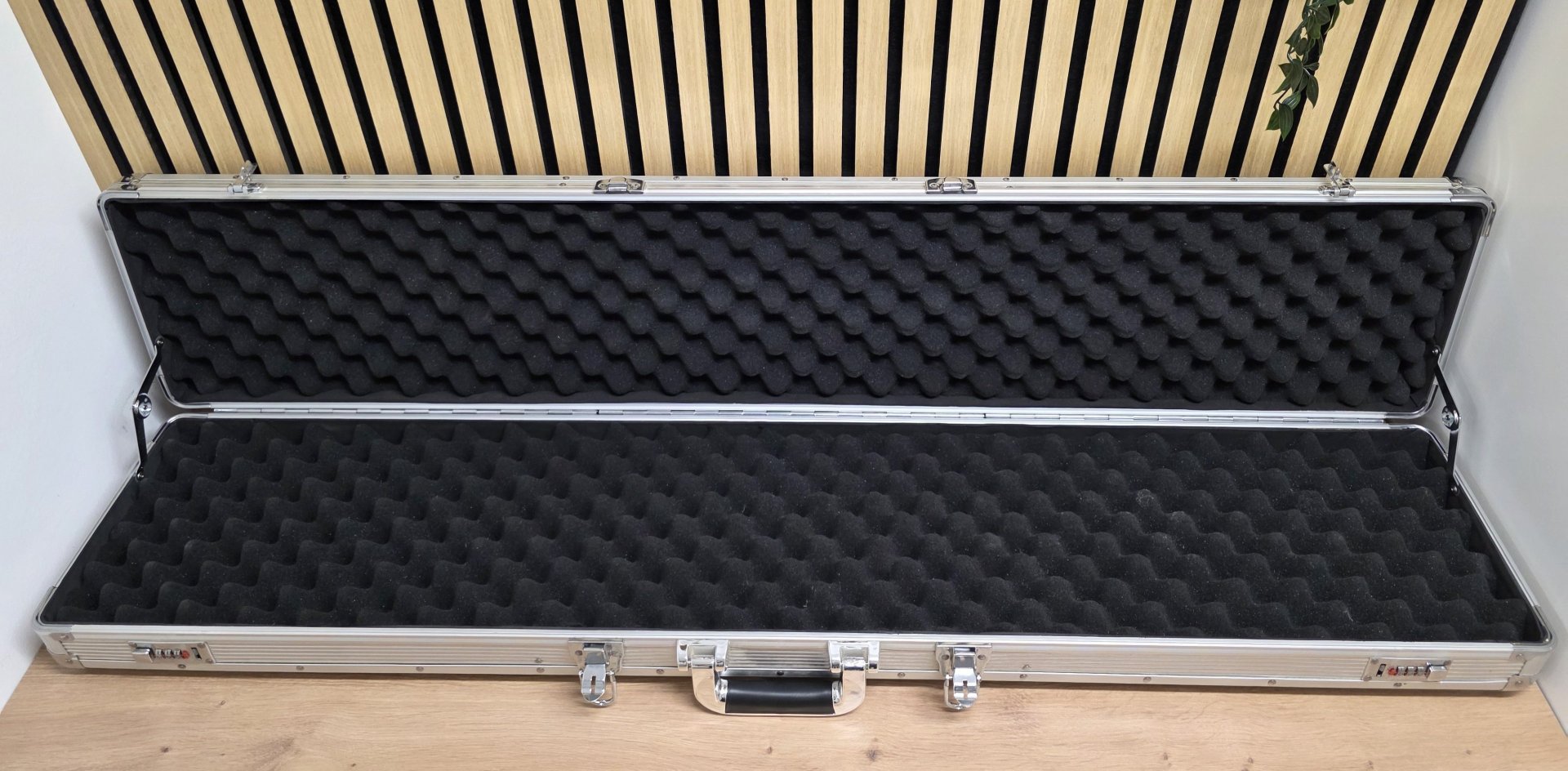 Dema WK2 124cm Waffenkoffer Alukoffer inkl. Zahlenschloss – Bild 1