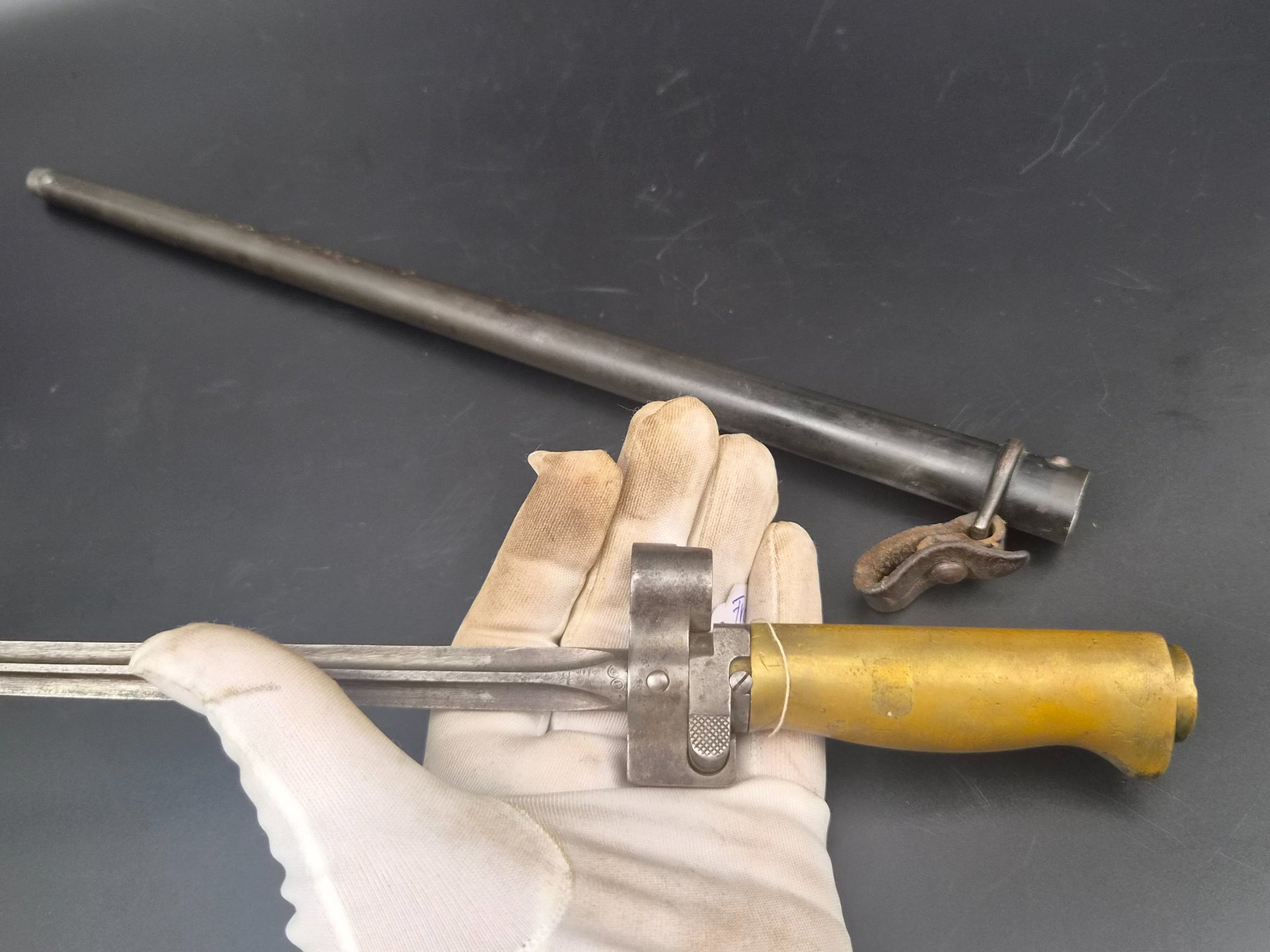 Französisches Degen-Bajonett M 1886-15 Lebel mit Scheide – Bild 5