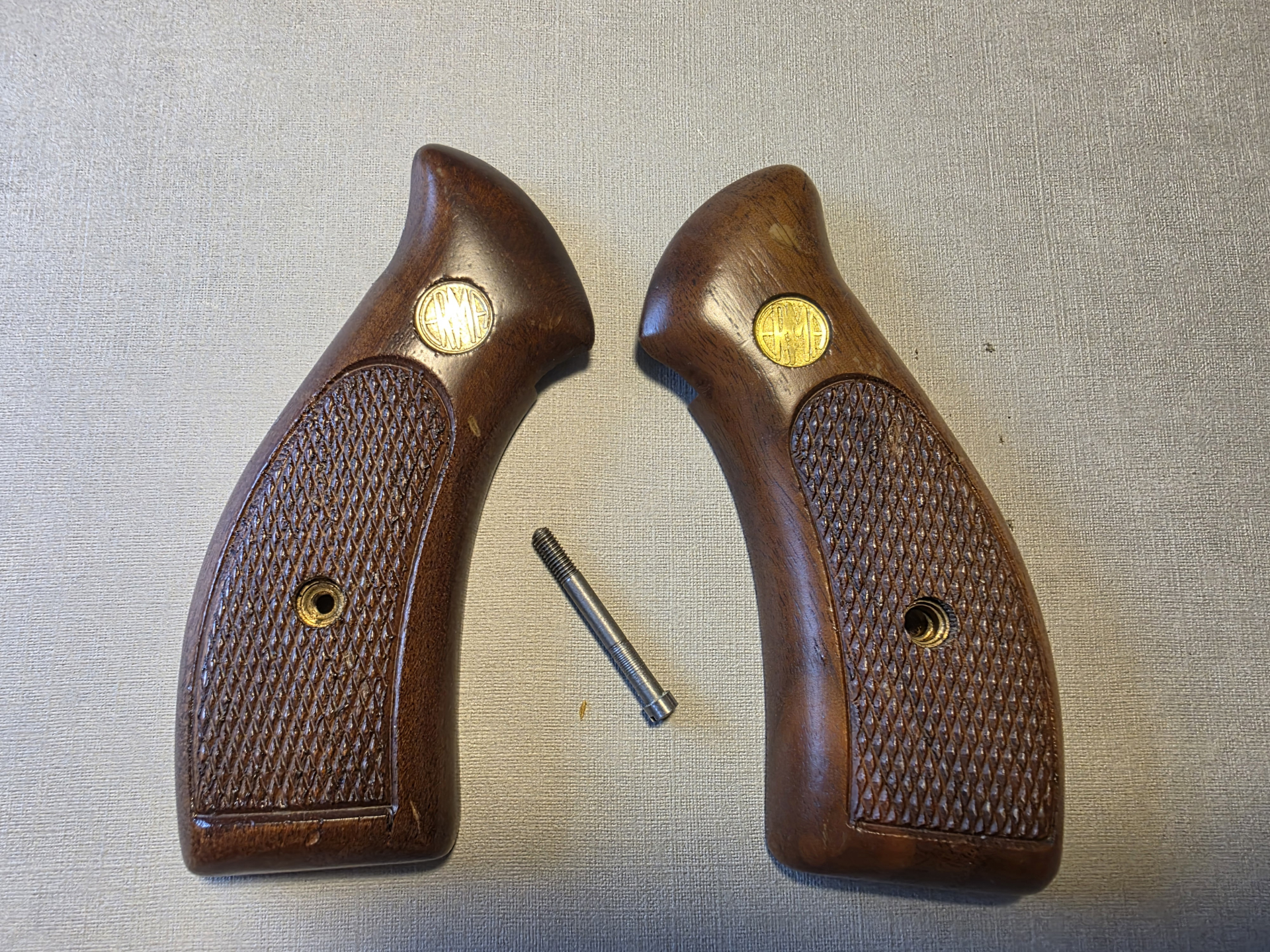 Erma 77 original Griffschallen – Bild 1