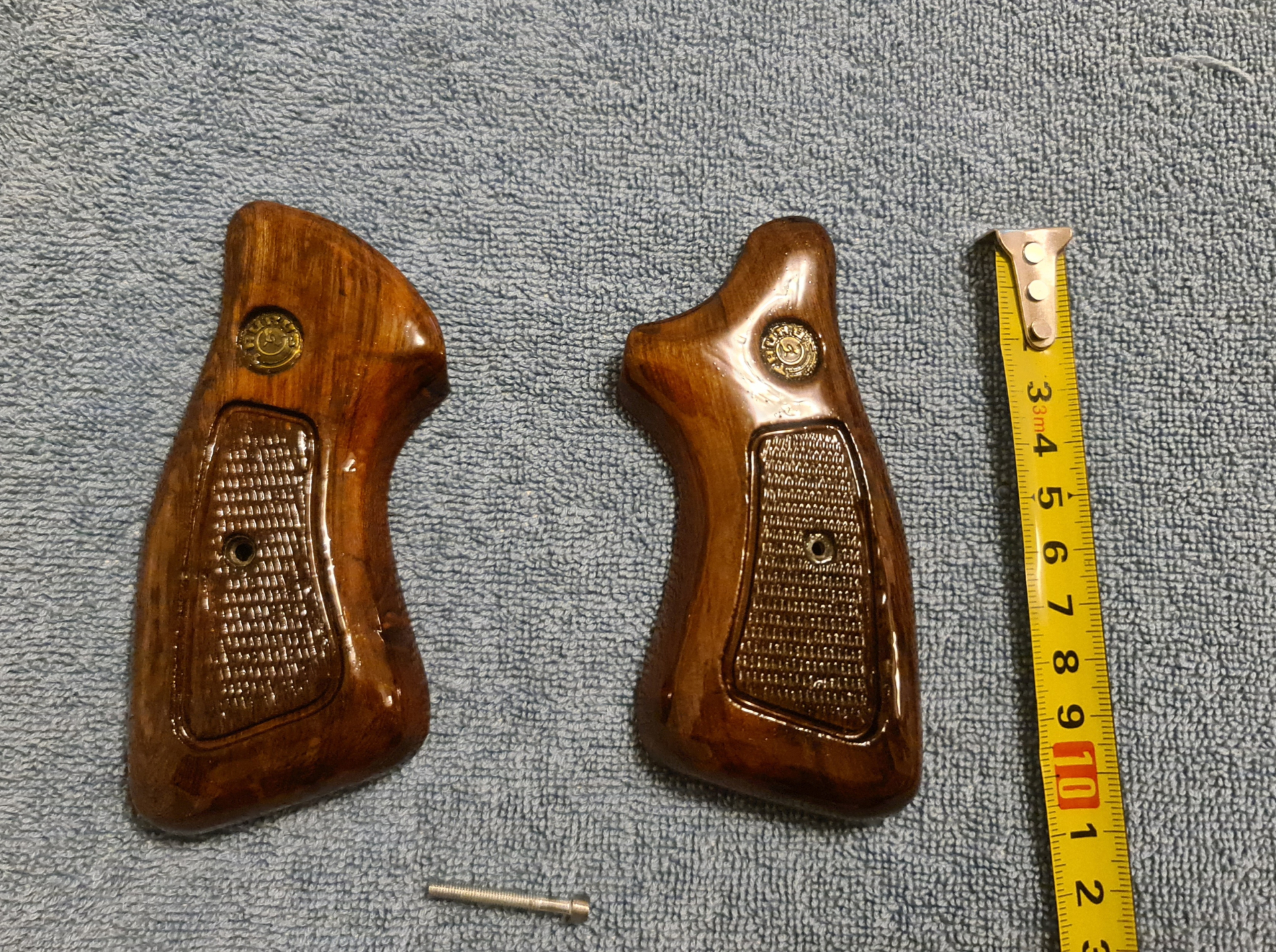 Holzgriffschalen Taurus, z.B. für Revolver Taurus Brasil .22lr – Bild 1