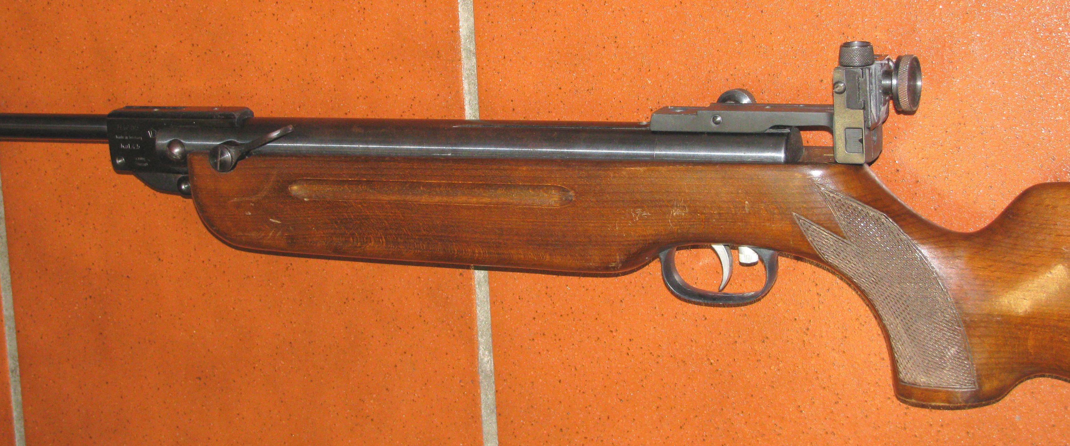 Älteres WEIHRAUCH Luftgewehr, ein WEIHRAUCH HW 55 in Kal. 4,5mm mit F -Zeichen und orginalen Diopter – Bild 2