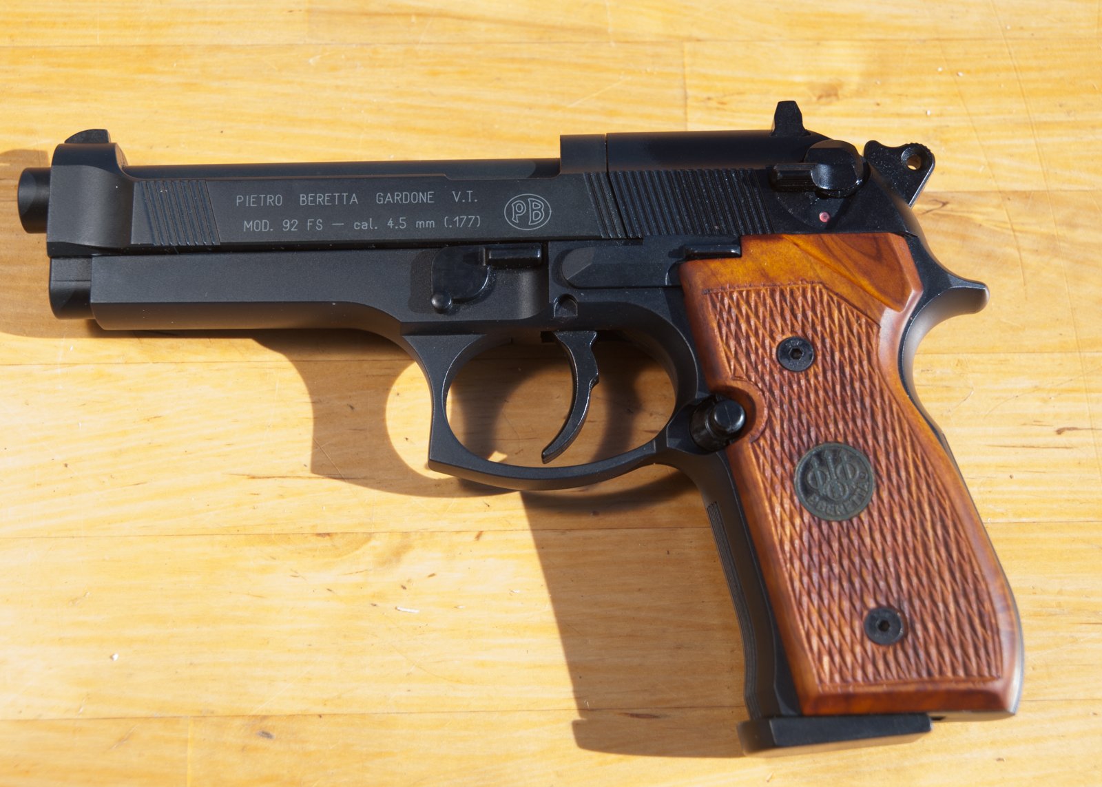 Beretta 92FS Cal. 4,5 Holzgriffe org. Beretta Koffer 3 Magazine Neuwertig – Bild 12