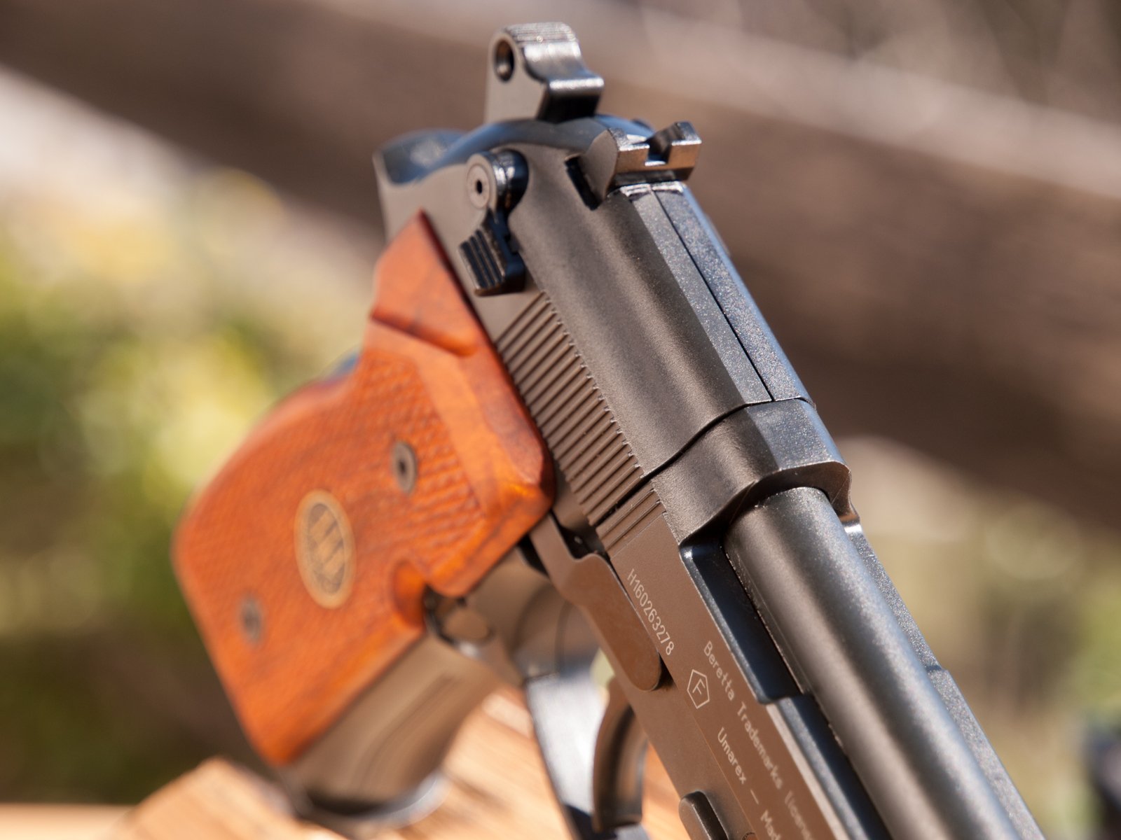 Beretta 92FS Cal. 4,5 Holzgriffe org. Beretta Koffer 3 Magazine Neuwertig – Bild 7