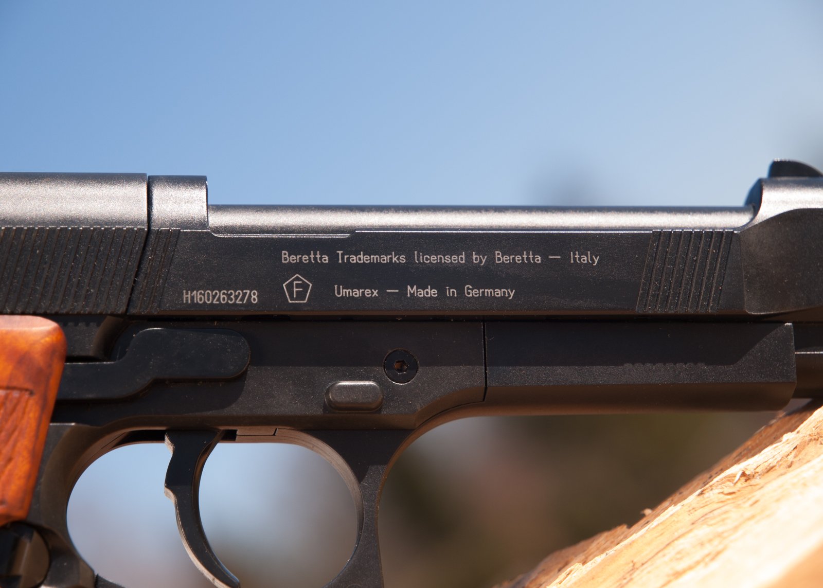 Beretta 92FS Cal. 4,5 Holzgriffe org. Beretta Koffer 3 Magazine Neuwertig – Bild 5