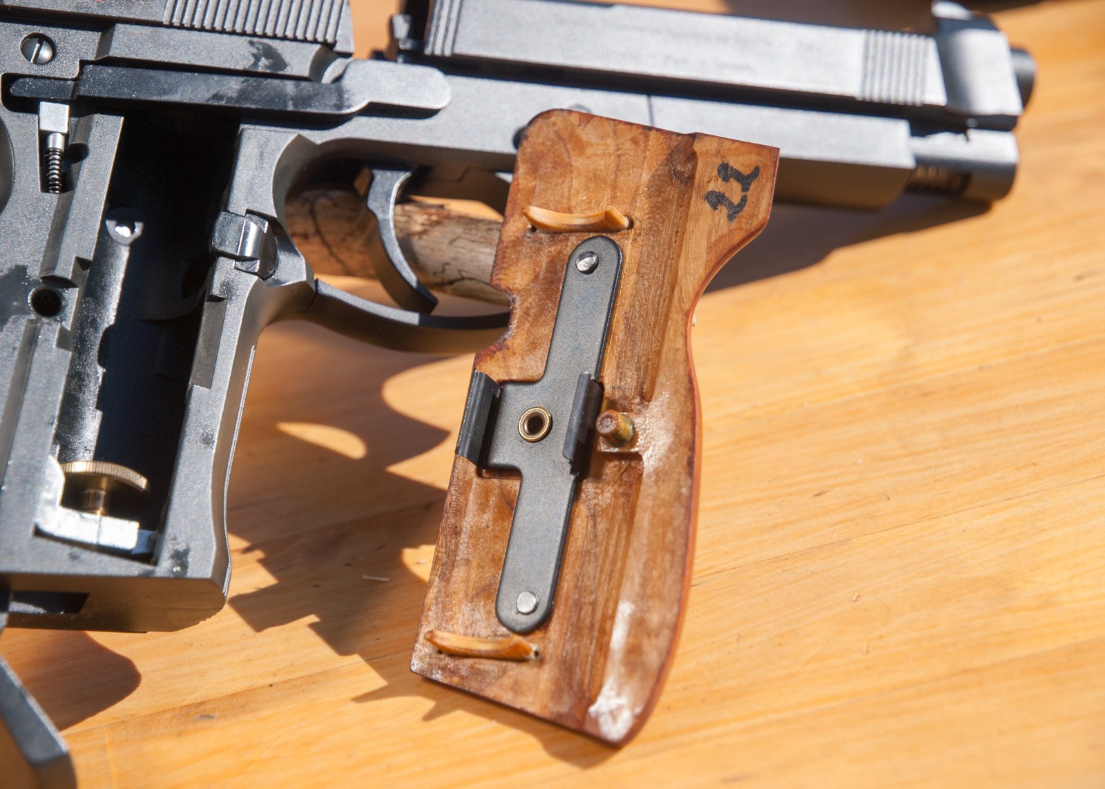 Beretta 92FS Cal. 4,5 Holzgriffe org. Beretta Koffer 3 Magazine Neuwertig – Bild 9