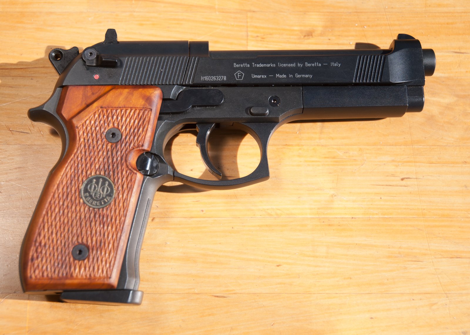 Beretta 92FS Cal. 4,5 Holzgriffe org. Beretta Koffer 3 Magazine Neuwertig – Bild 11