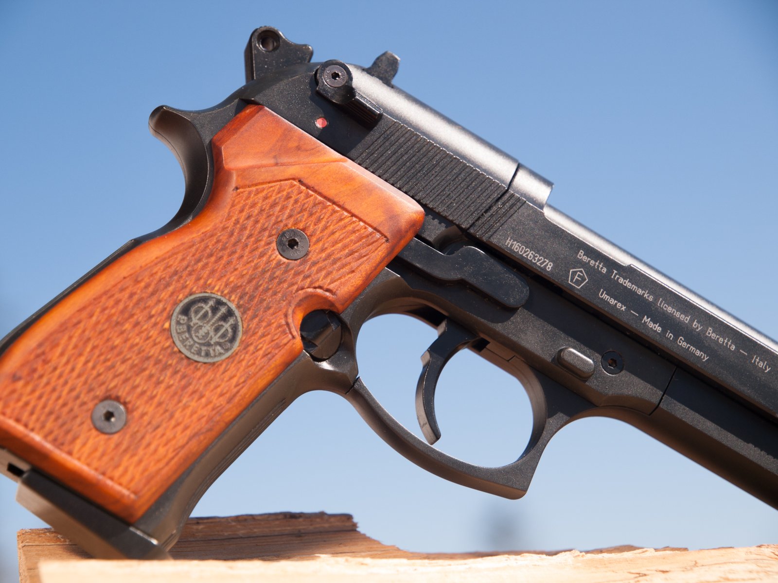 Beretta 92FS Cal. 4,5 Holzgriffe org. Beretta Koffer 3 Magazine Neuwertig – Bild 6