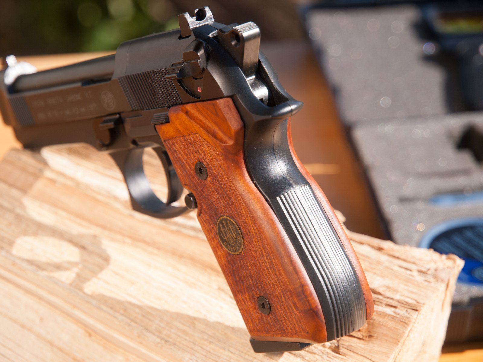 Beretta 92FS Cal. 4,5 Holzgriffe org. Beretta Koffer 3 Magazine Neuwertig – Bild 8