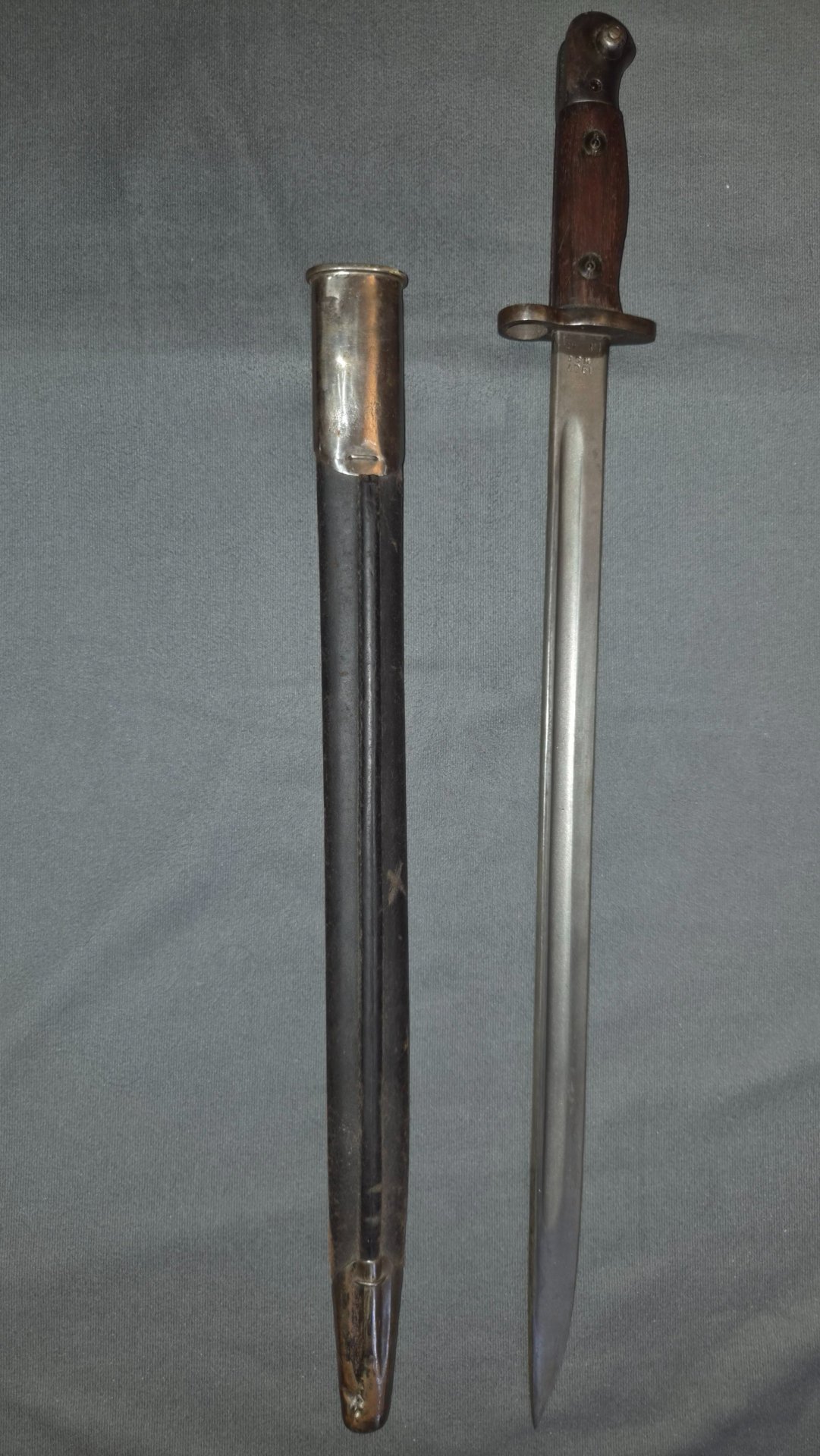 BAJONETT, m/1907, Wilkinson, England, mit Lederscheide. – Bild 2