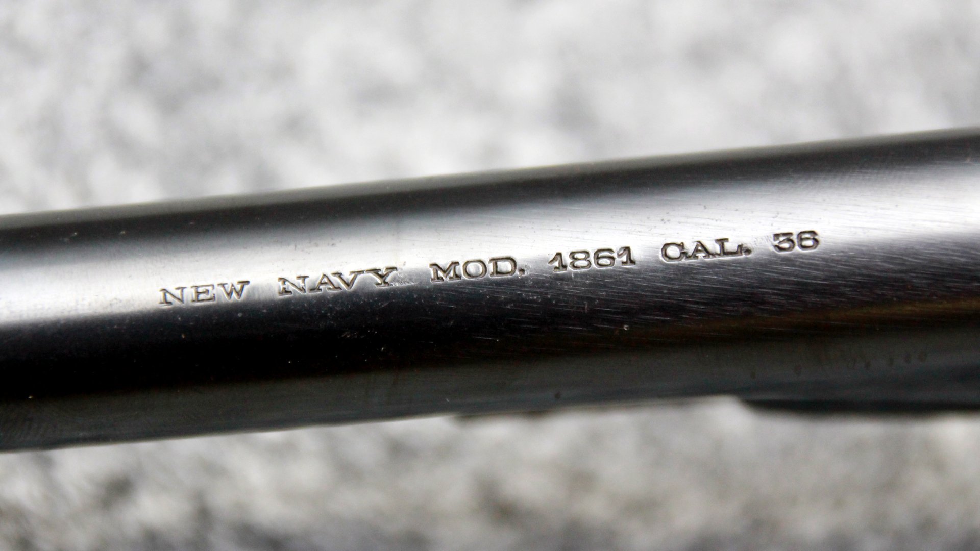Perkussionsrevolver New Navy Mod. 1861 Kal. .36 – Italienische Replika mit Seeschlacht-Gravur – Bild 5