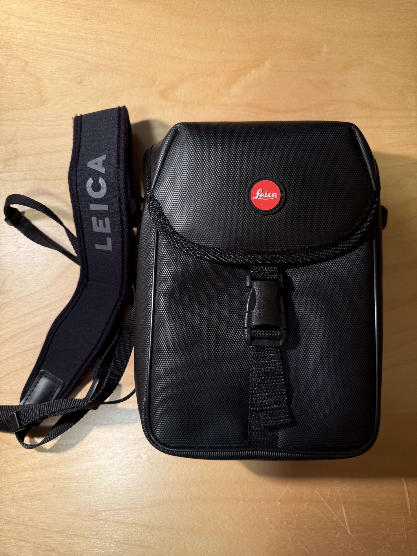Leica Fernglastasche und Fernglasriemen – Bild 1