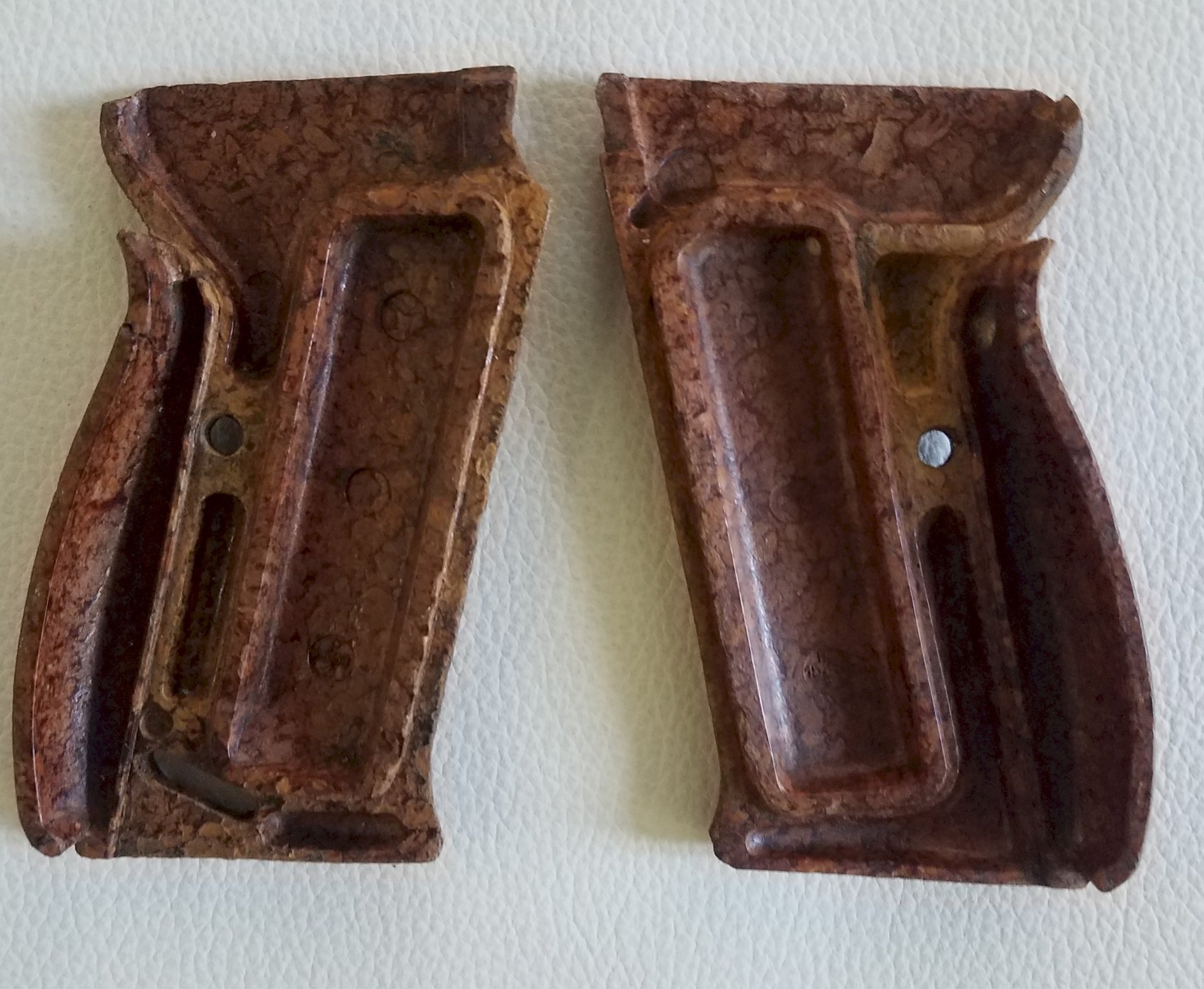 Griffschalen / Grifftsücke P 38 Original – Bild 3