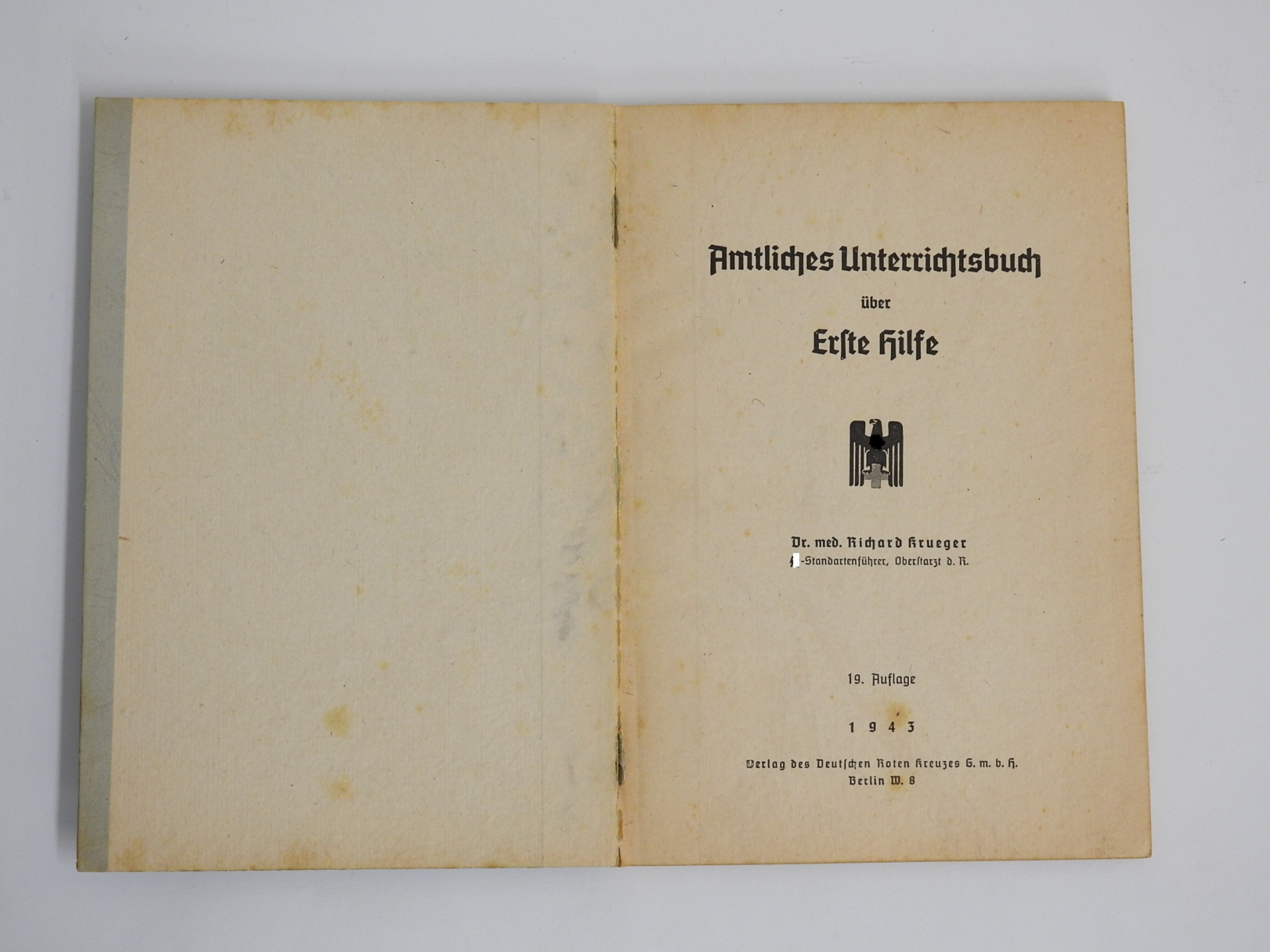 Antiquarisches Buch: Amtliches Unterrichtsbuch über Erste Hilfe 1943 RDK / WH – Bild 2