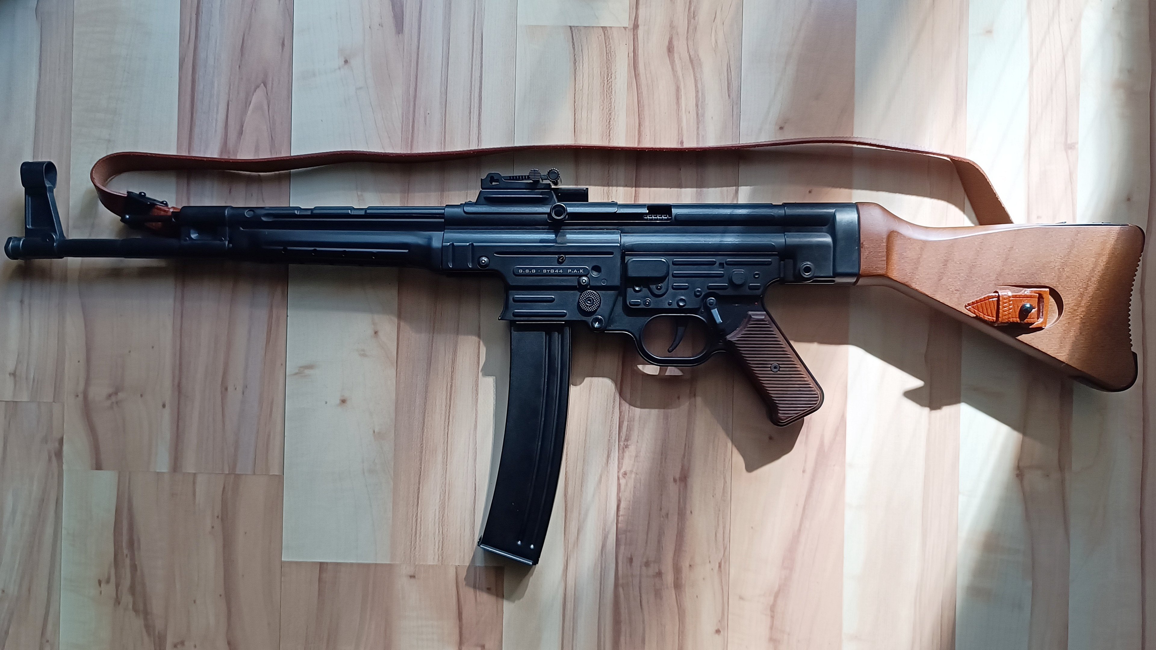 GSG StG 44 Schreckschussgewehr 9 mm P.A.K. inkl. Trageriemen u. Futteral – Bild 2