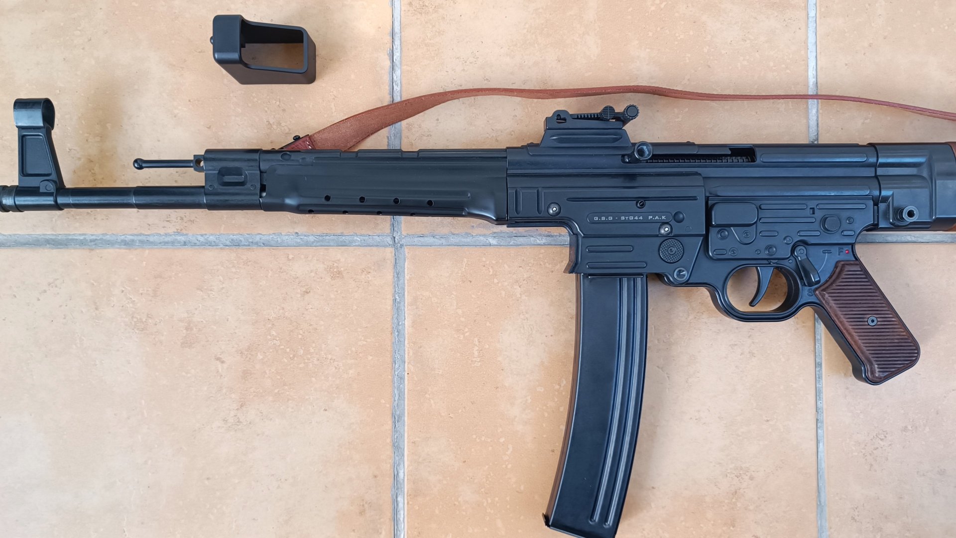 GSG StG 44 Schreckschussgewehr 9 mm P.A.K. inkl. Trageriemen u. Futteral – Bild 7