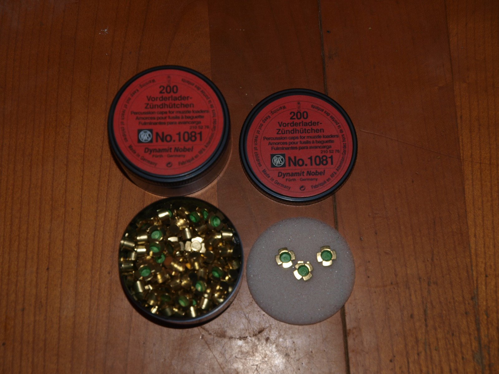 2 Dosen = 400 Stk No. 1081 Zündhütchen für Musketen 6,12mm – Bild 2
