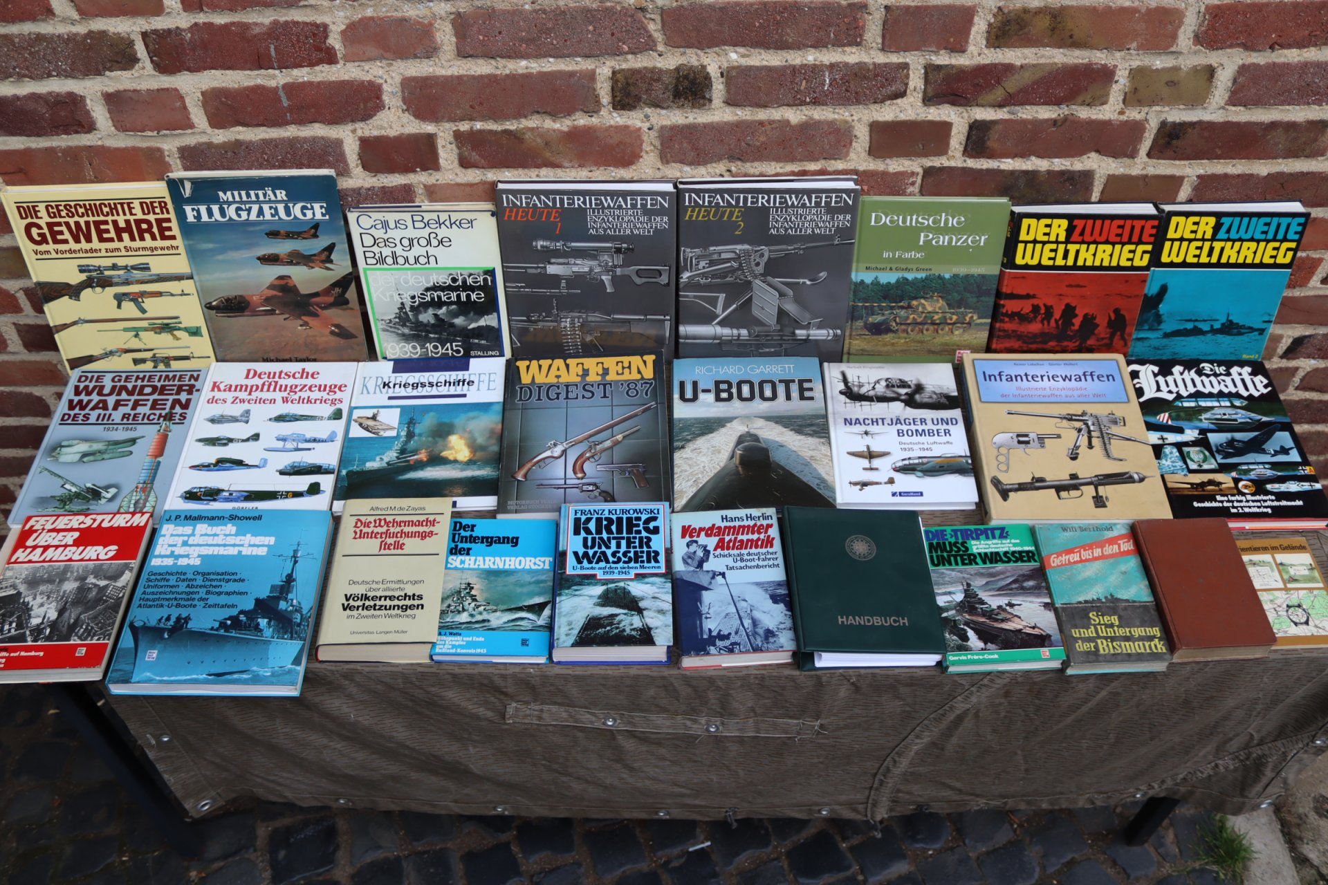 Bücher Konvolut Wehrmacht Luftwaffe 2.Weltkrieg Motorbuch 2.WK Kriegsmarine Waffenbücher – Bild 1