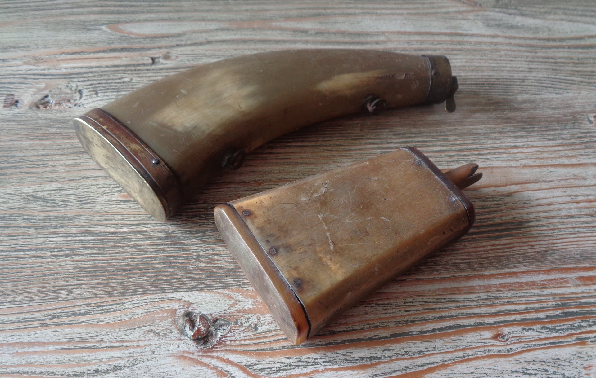 ALTE HORN-PULVERFLASCHEN KONVOLUT – Bild 1