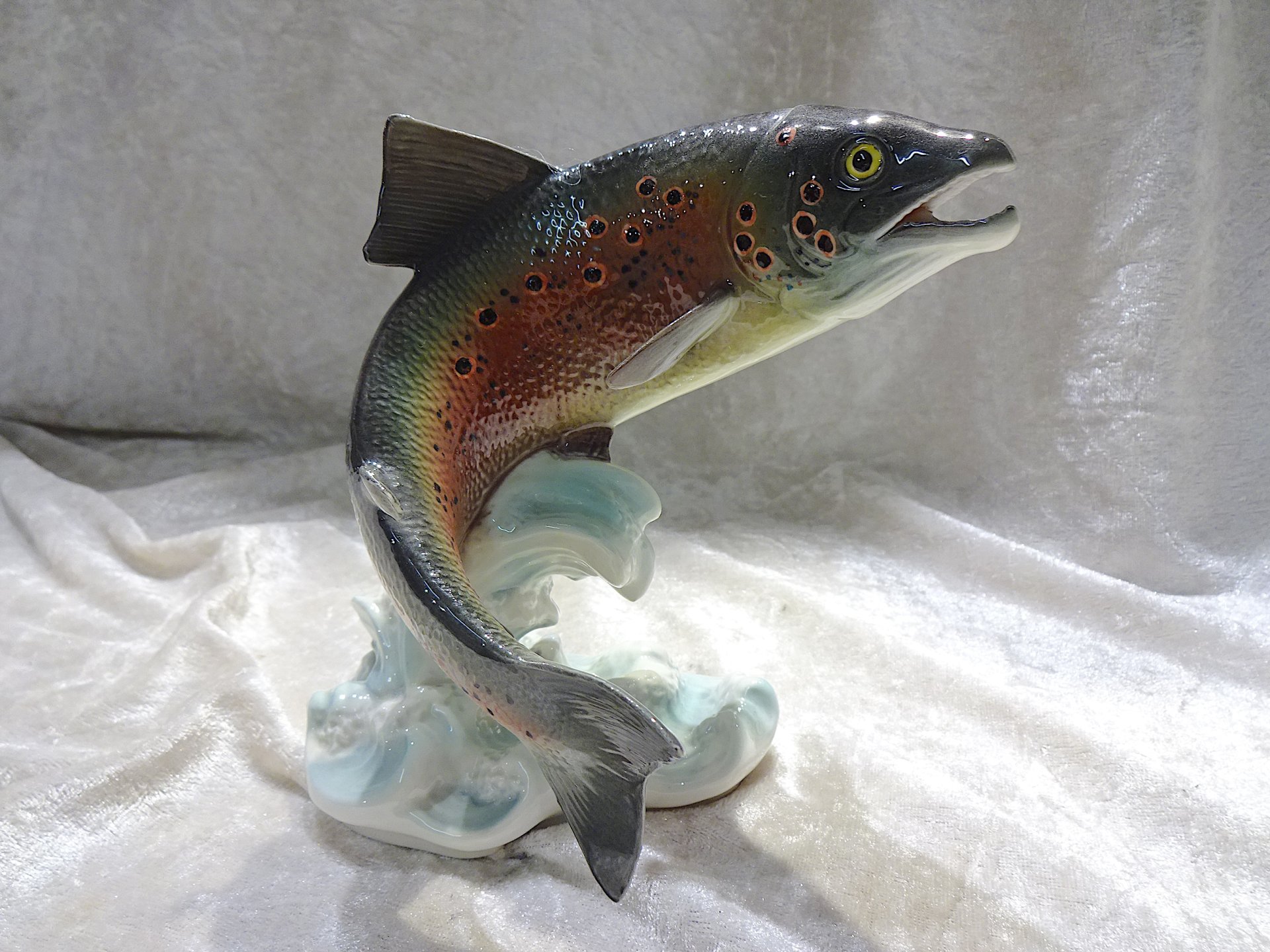 Regenbogen Forelle - farbige Porzellanfigur von Fa.Goebel – Bild 1