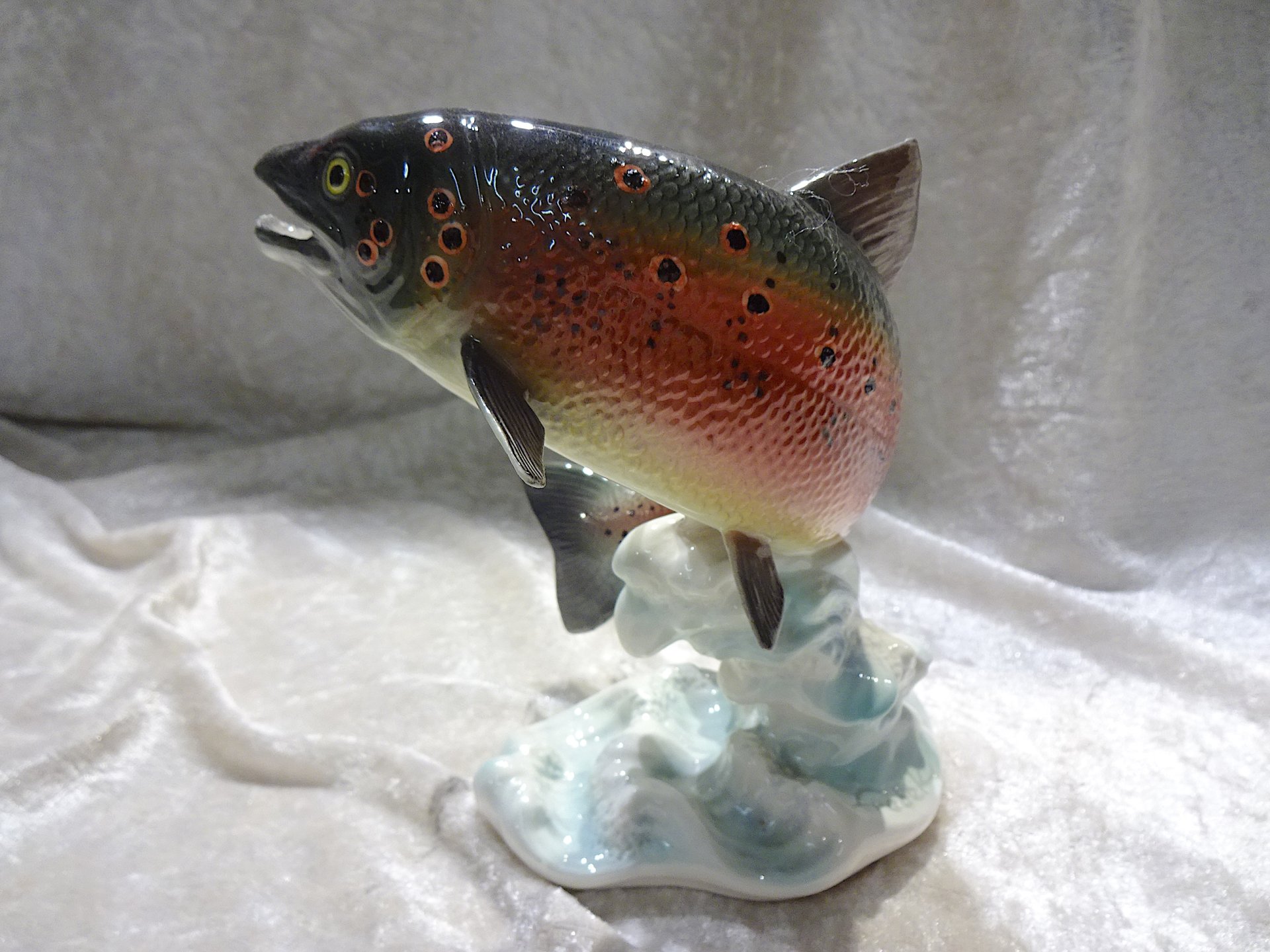 Regenbogen Forelle - farbige Porzellanfigur von Fa.Goebel – Bild 2