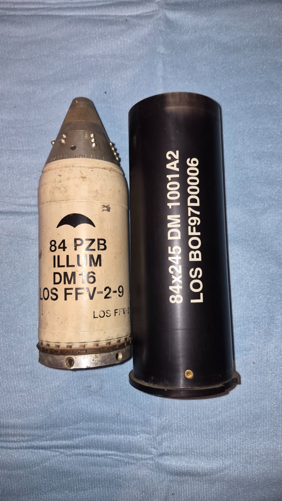 84mm Carl Gustav Leuchtgranate Fallschirm Gefechtsfeldbeleuchtung – Bild 1