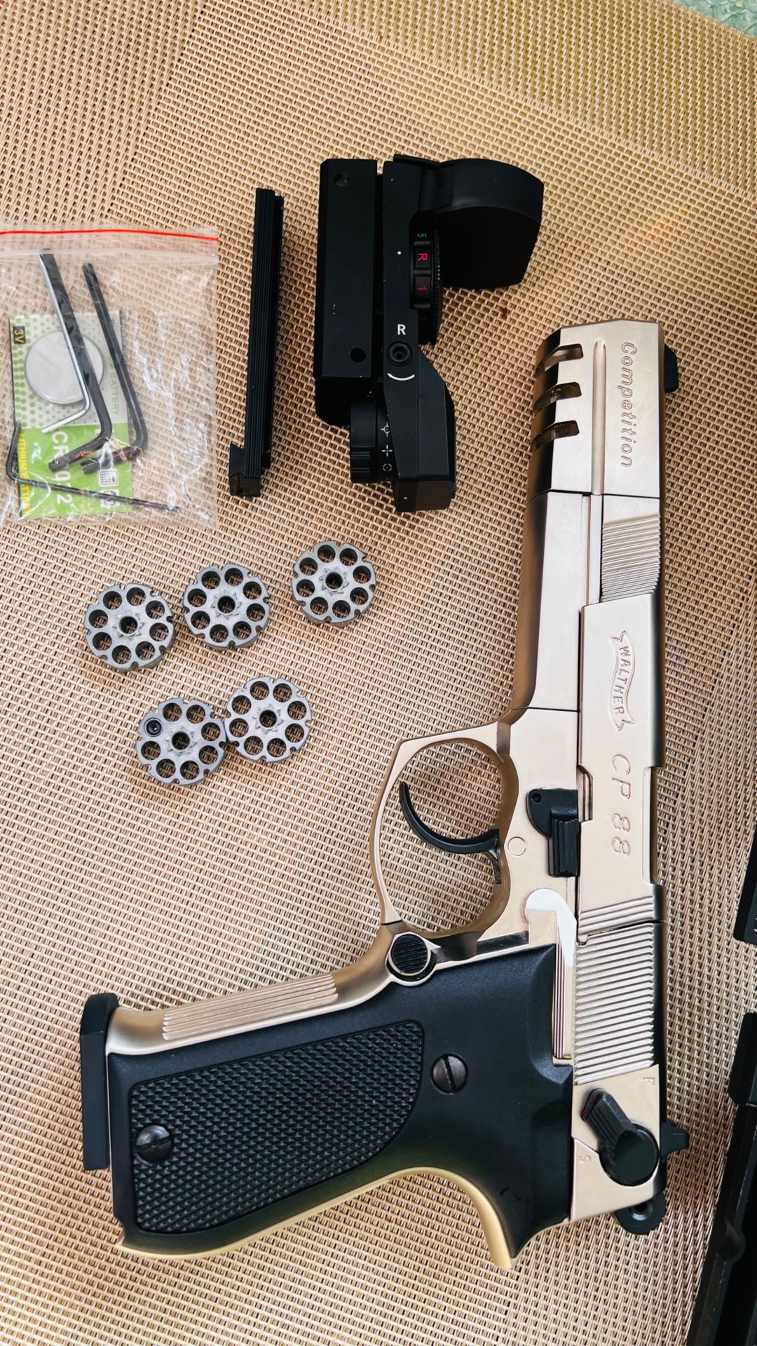 Walther CP88 Competition Nickel + Red Dot + 5 Magazine – Bild 10