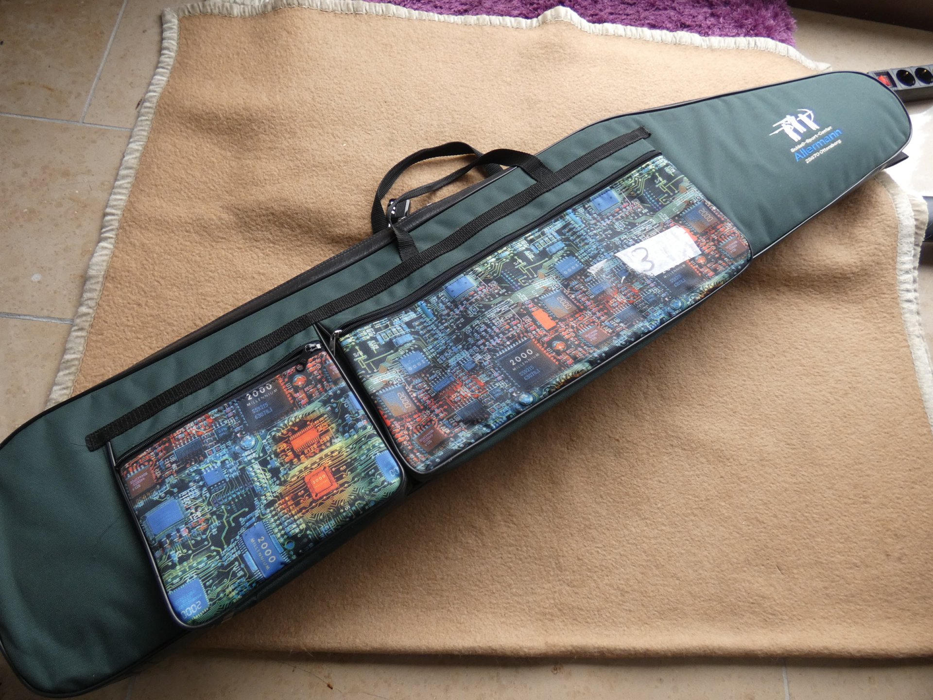 Gewehrtasche Dunkelgrün gut mit Seitentaschen und Doppelzipper – Bild 1