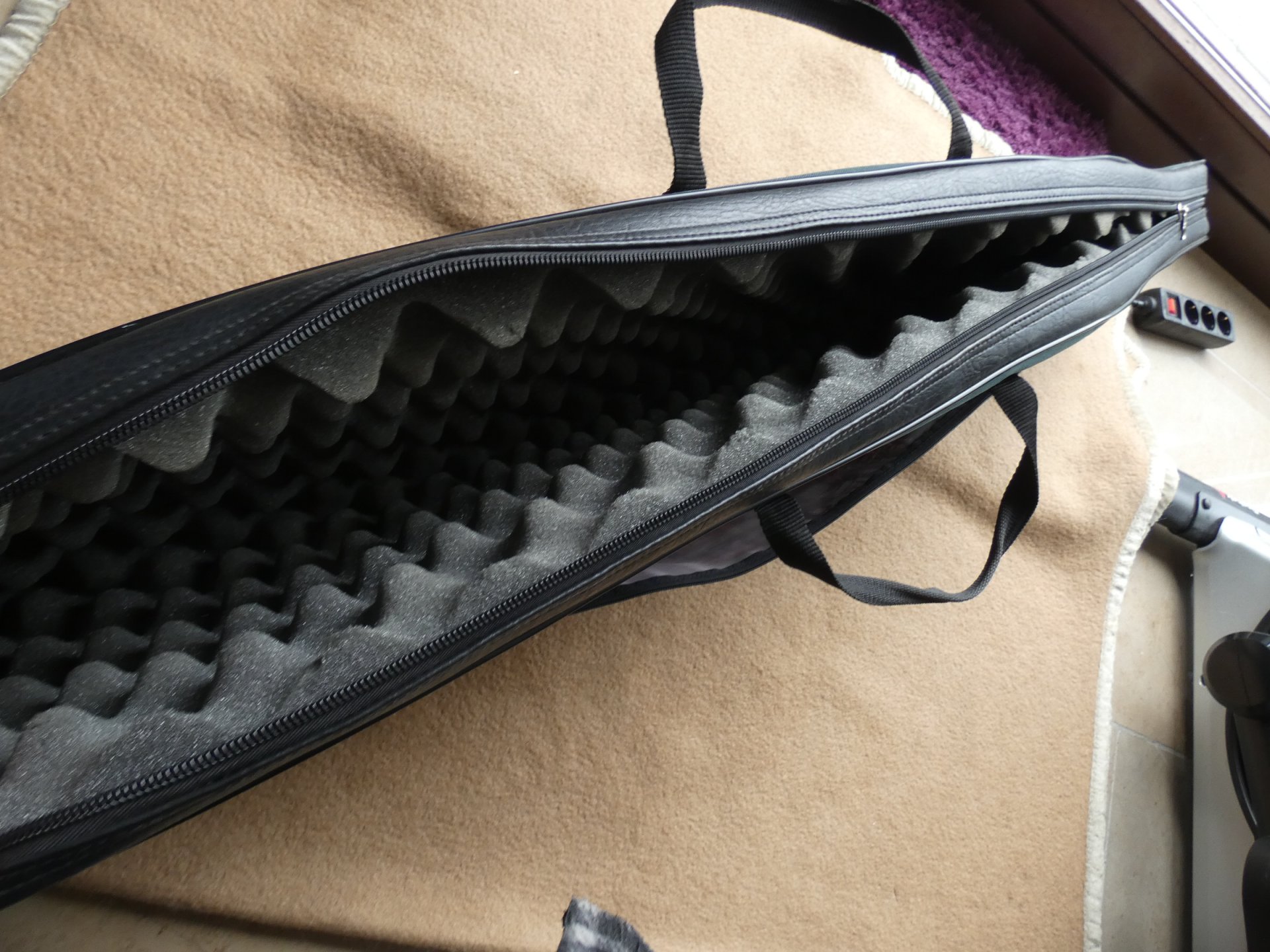 Gewehrtasche Dunkelgrün gut mit Seitentaschen und Doppelzipper – Bild 3