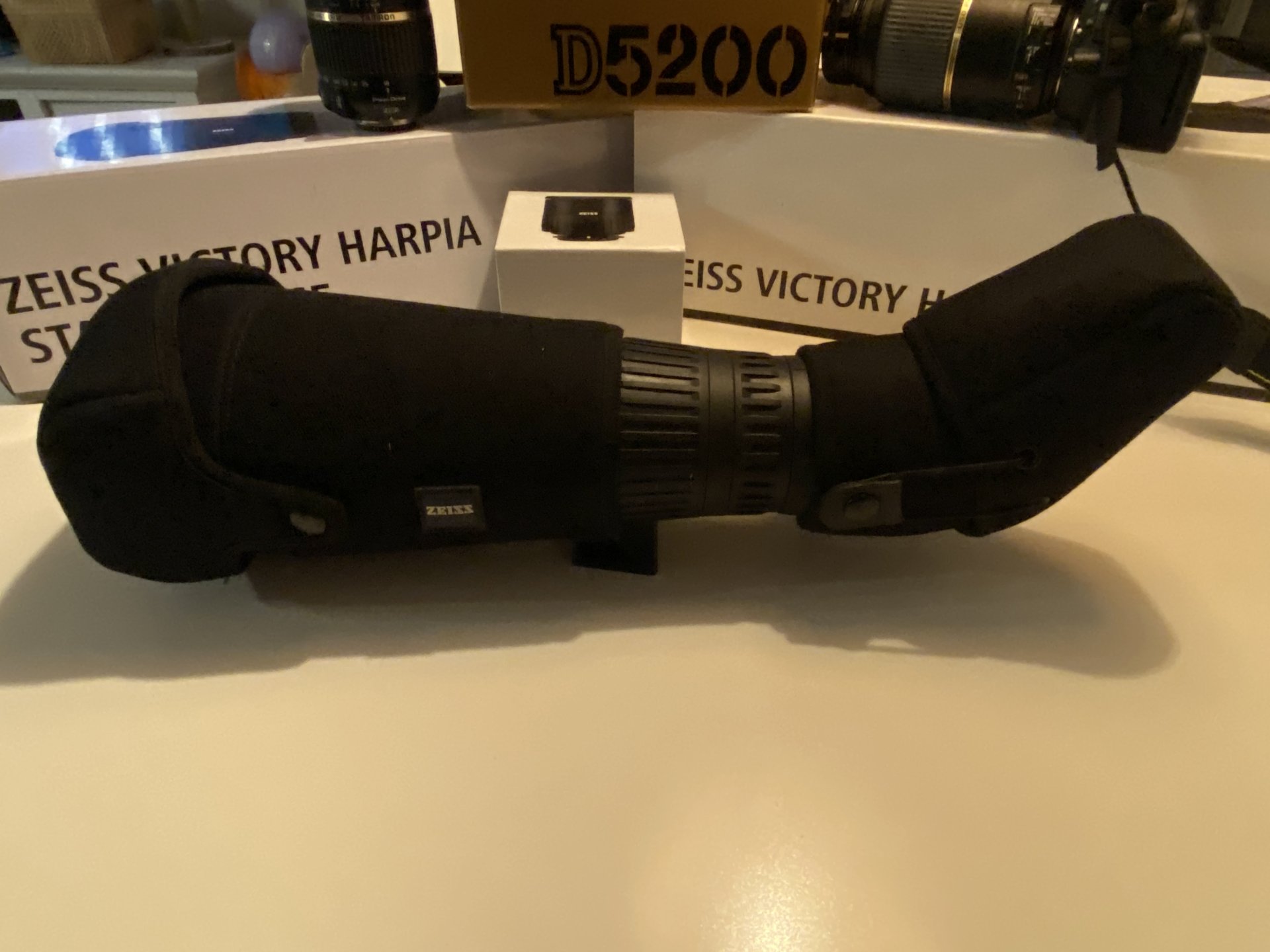 ZEISS Victory Harpia 95 23–70x95 Komplettset – Nikon D5200 – Tamron – Stay-On-Case – Bild 2