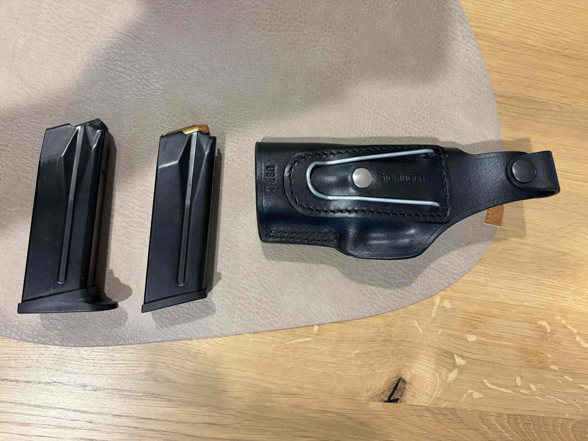 Heckler Koch USP compact .45 ACP mit Munition und Holster – Bild 4