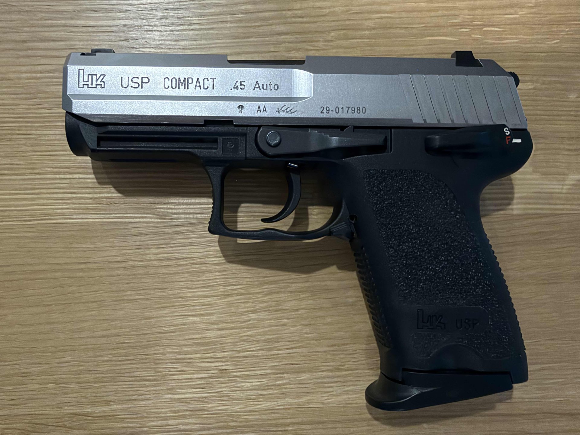 Heckler Koch USP compact .45 ACP mit Munition und Holster – Bild 2