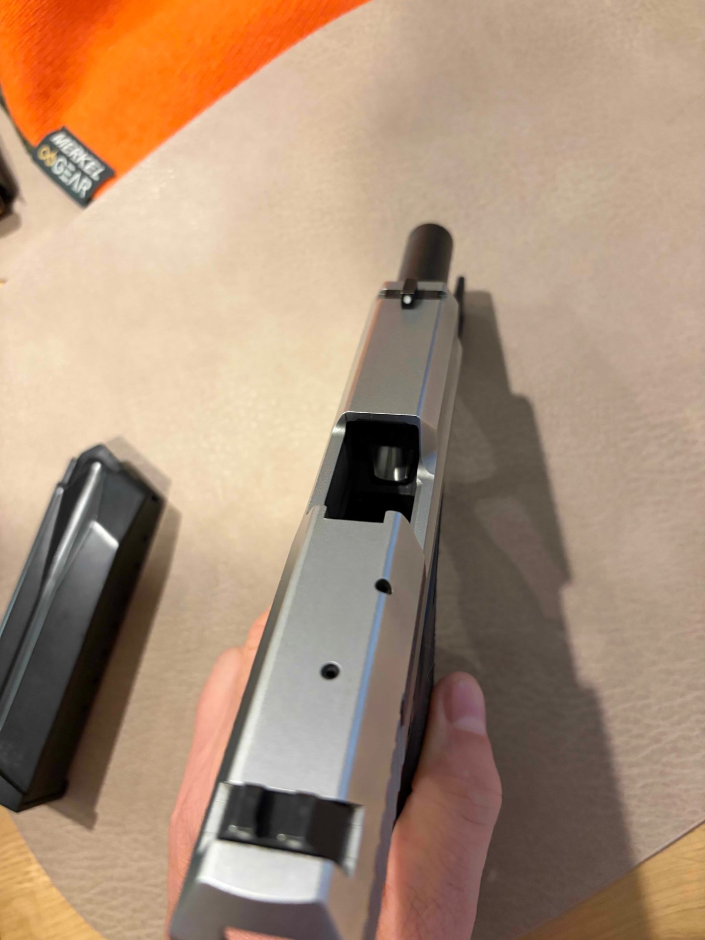 Heckler Koch USP compact .45 ACP mit Munition und Holster – Bild 3