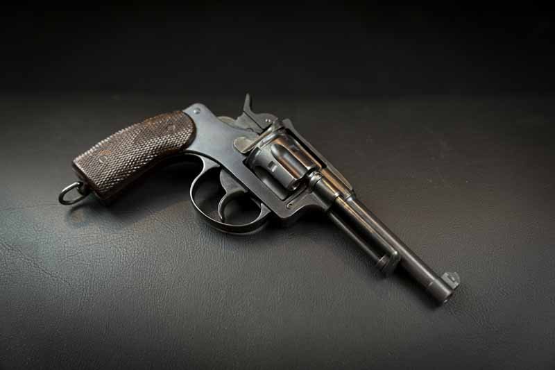 Schweizer Revolver 1882/92, 7,5mmSchweizRev., Waffenfabrik Bern W+F mit schöner Tasche – Bild 1