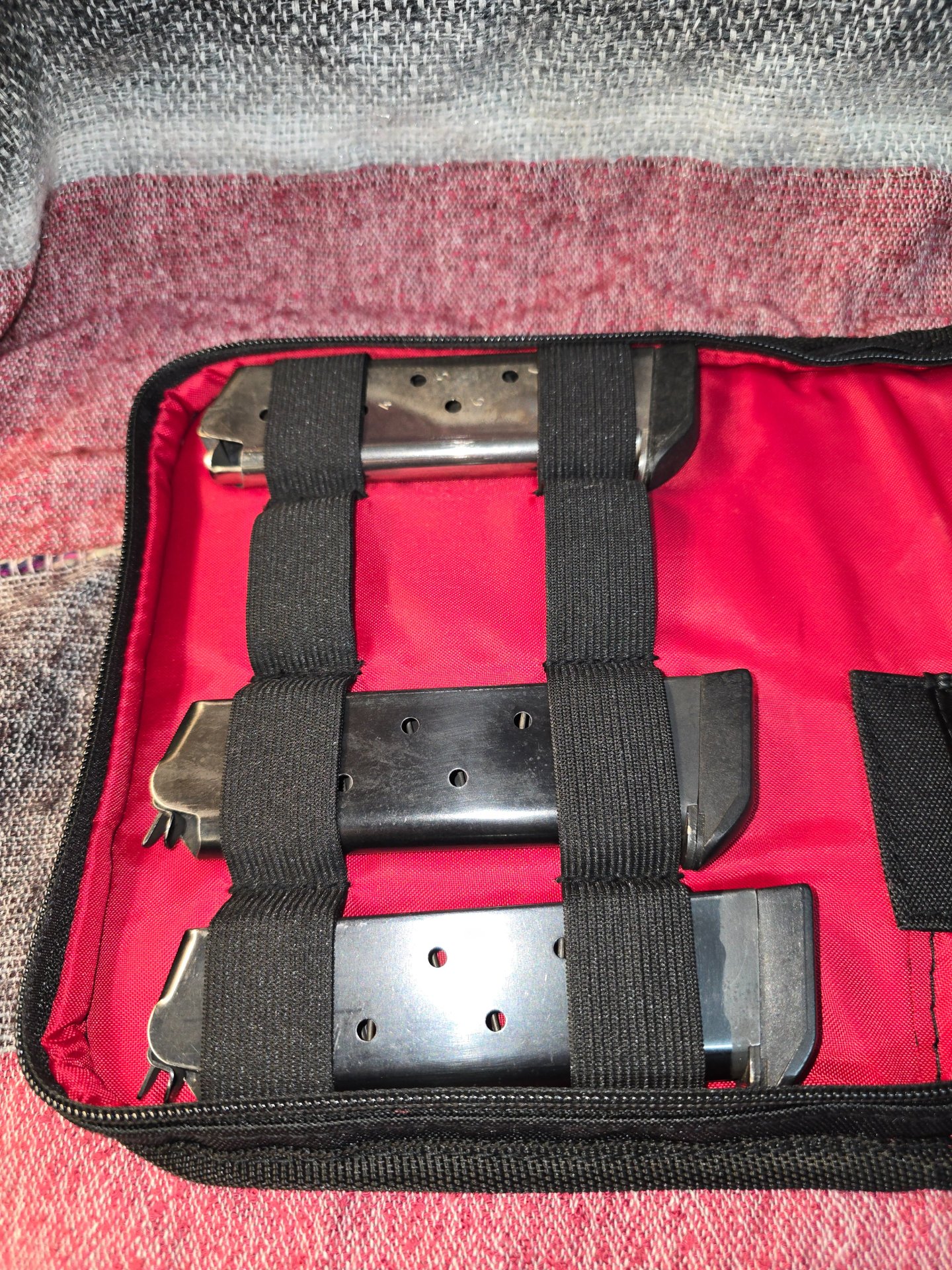 Konvolut Pistolenmagazine Kaliber .45 ACP für 1911er Pistolen – Bild 4