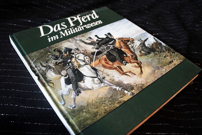 Das Pferd im Militärwesen Von: Karlheinz Gless Verlag: Militärverlag Aus dem Inhalt : Einleitung – Bild 1