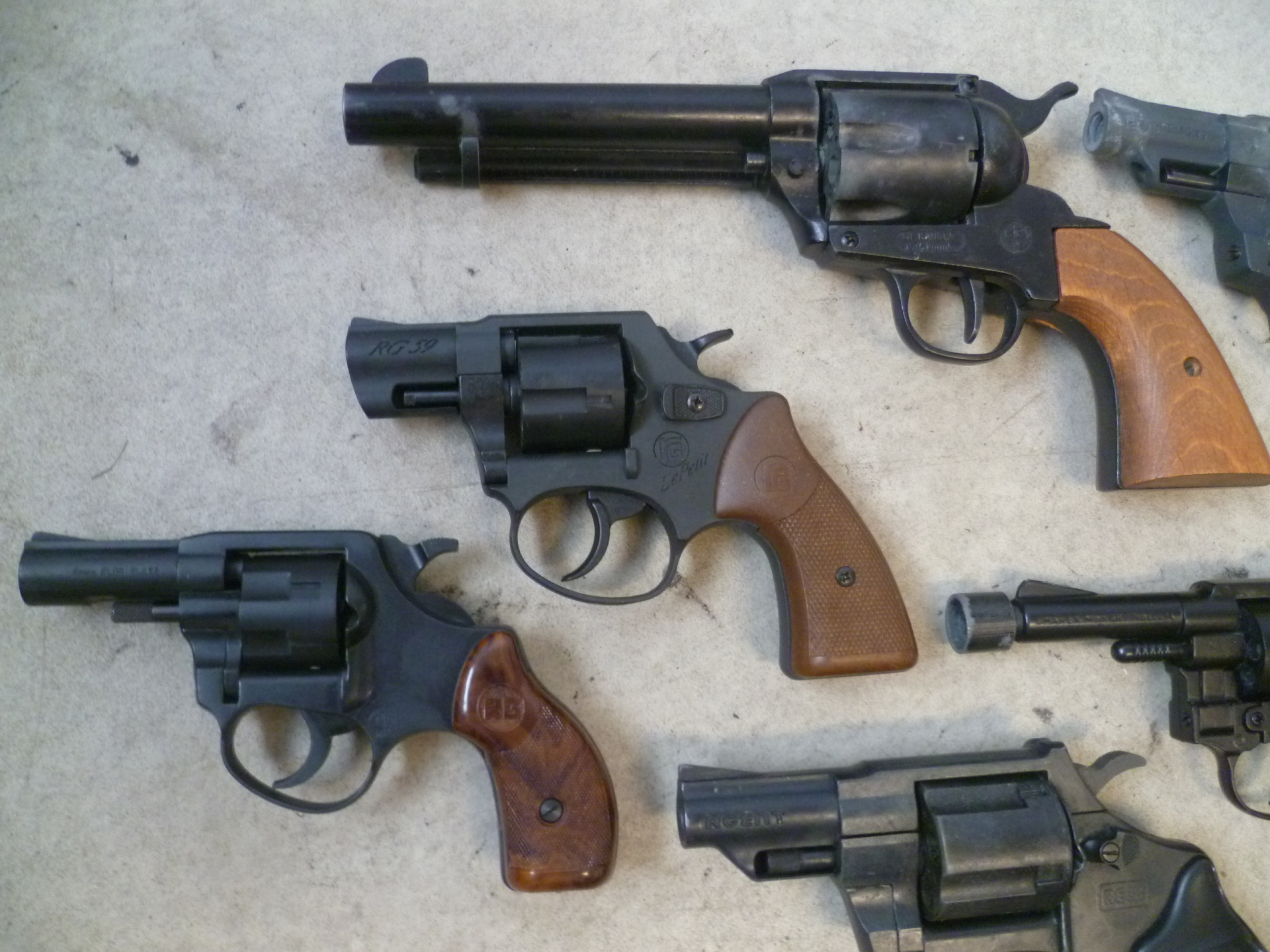 SRS Riesen-Konvolut Schreckschusswaffen DEFEKT – Bild 2