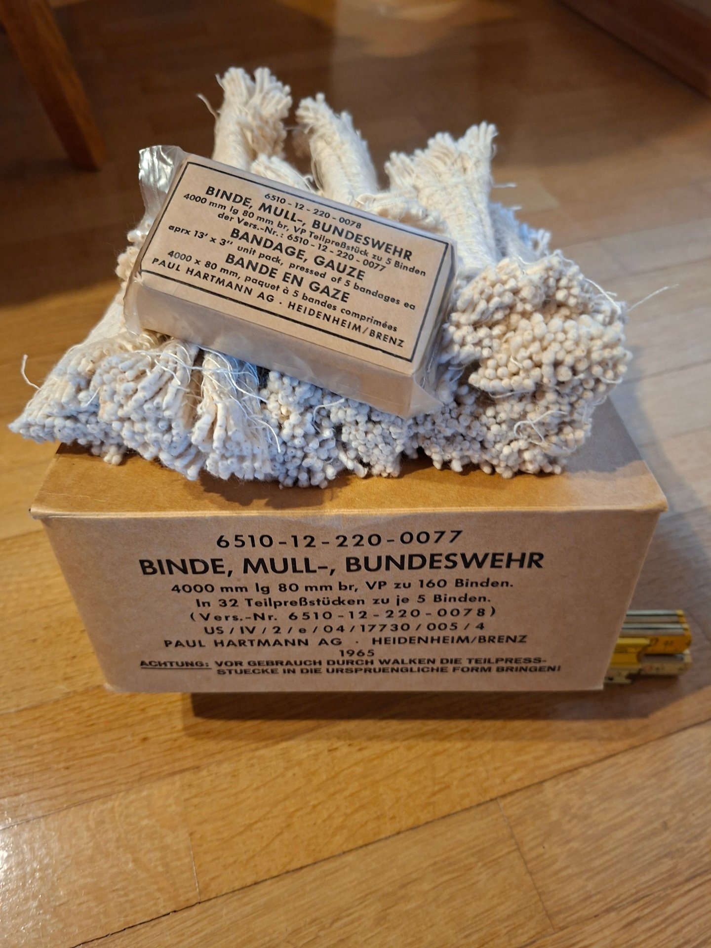 Konvolut Mullbinden und Dochte Bundeswehr – Bild 1