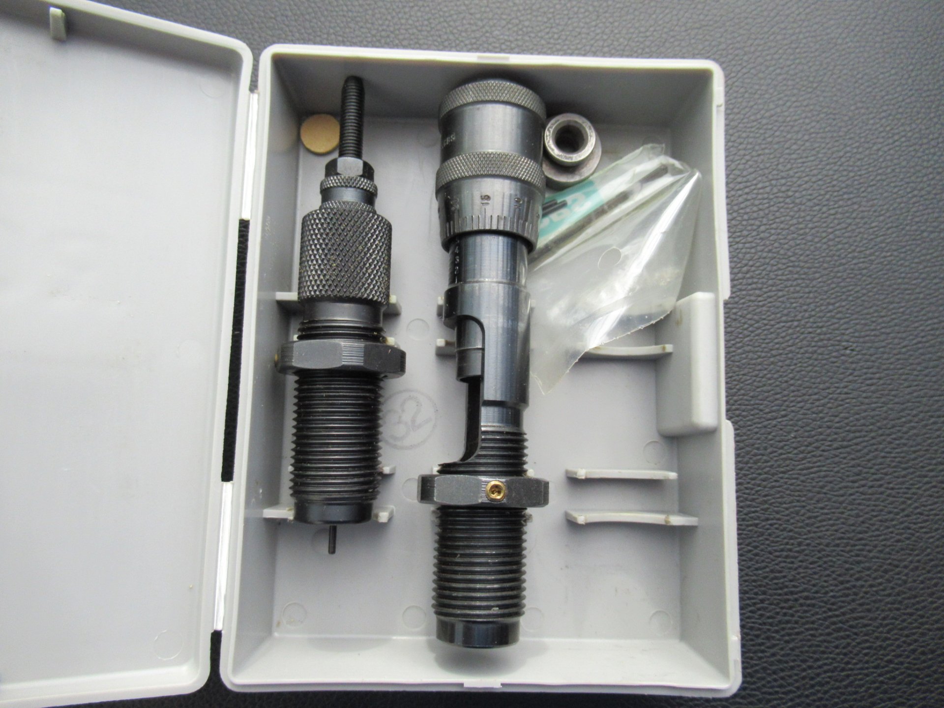 RCBS Competition Matrizensatz Kaliber 8x57IS mit Hülsenhalter – Bild 2