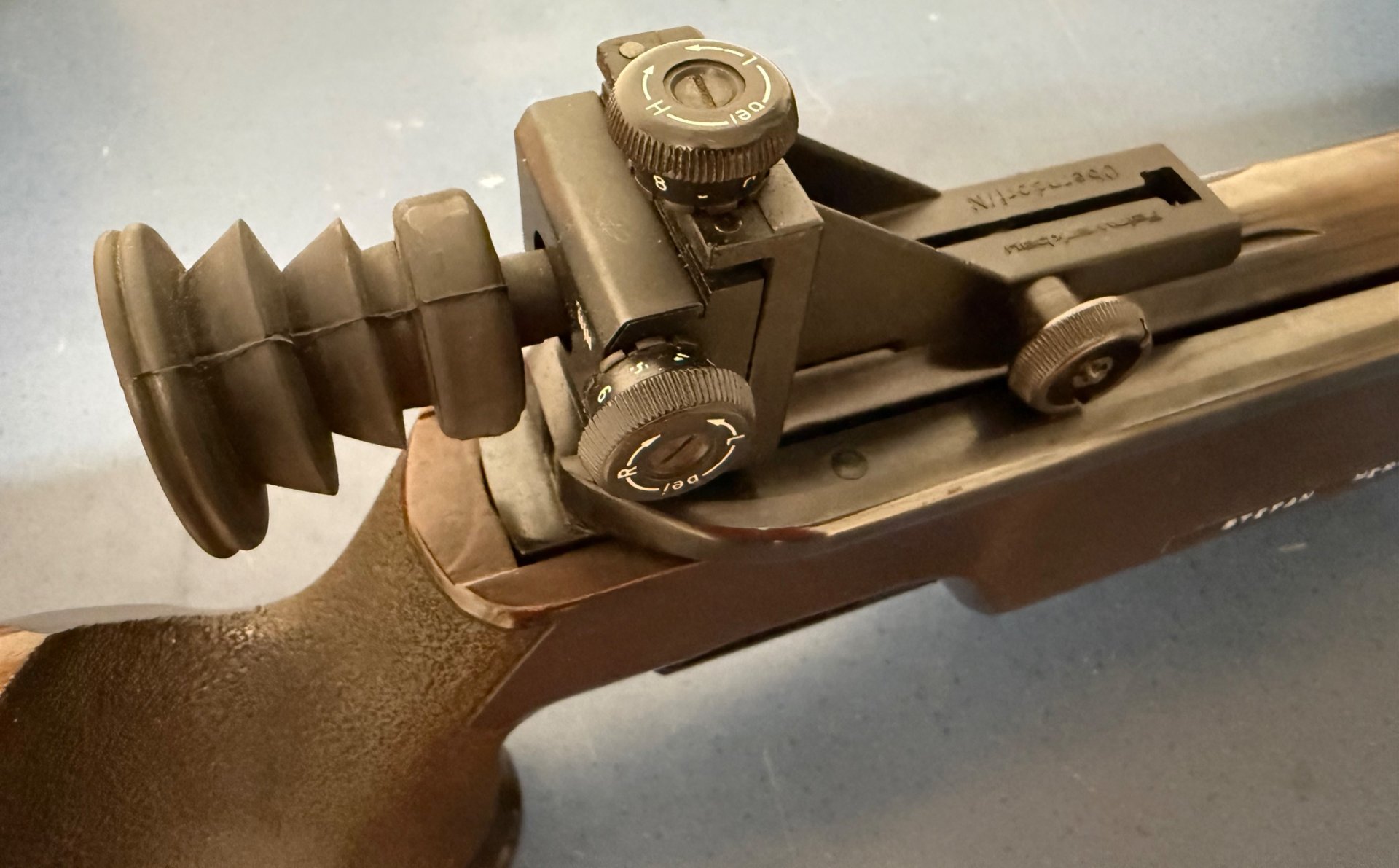 Feinwerkbau LG 300 Seitenspanner – Bild 5