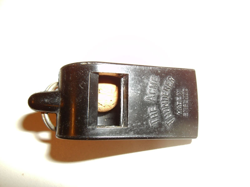 Trillerpfeife / Signalpfeife / Notfallpfeife mit Schlüsselring beschriftet „The Acme Thunderer“, – Bild 1