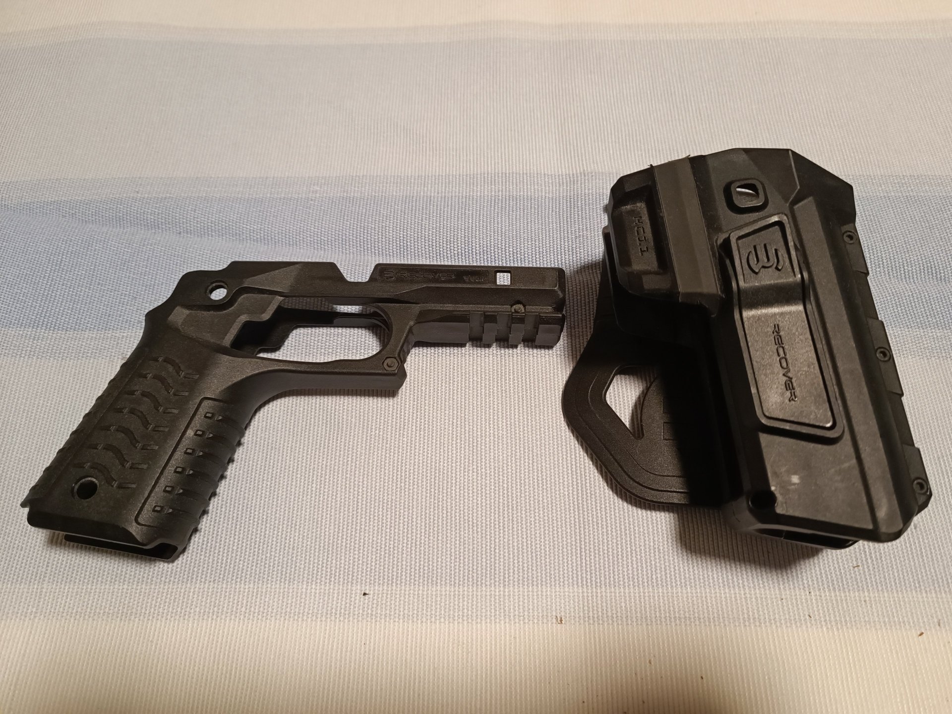 Recover 1911 Griffschalen CC3H und Holster HC11 – Bild 1