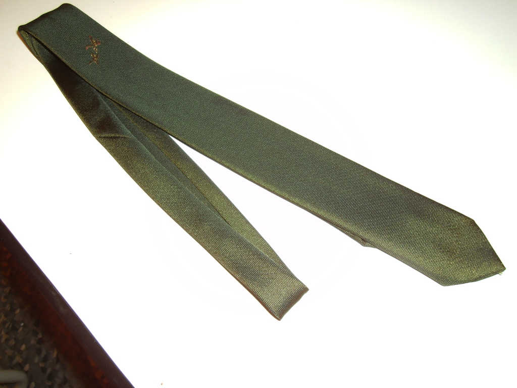 Schmaler jagdlicher Schlips grün mit 2 Enten unten 52 mm breit. – Bild 1