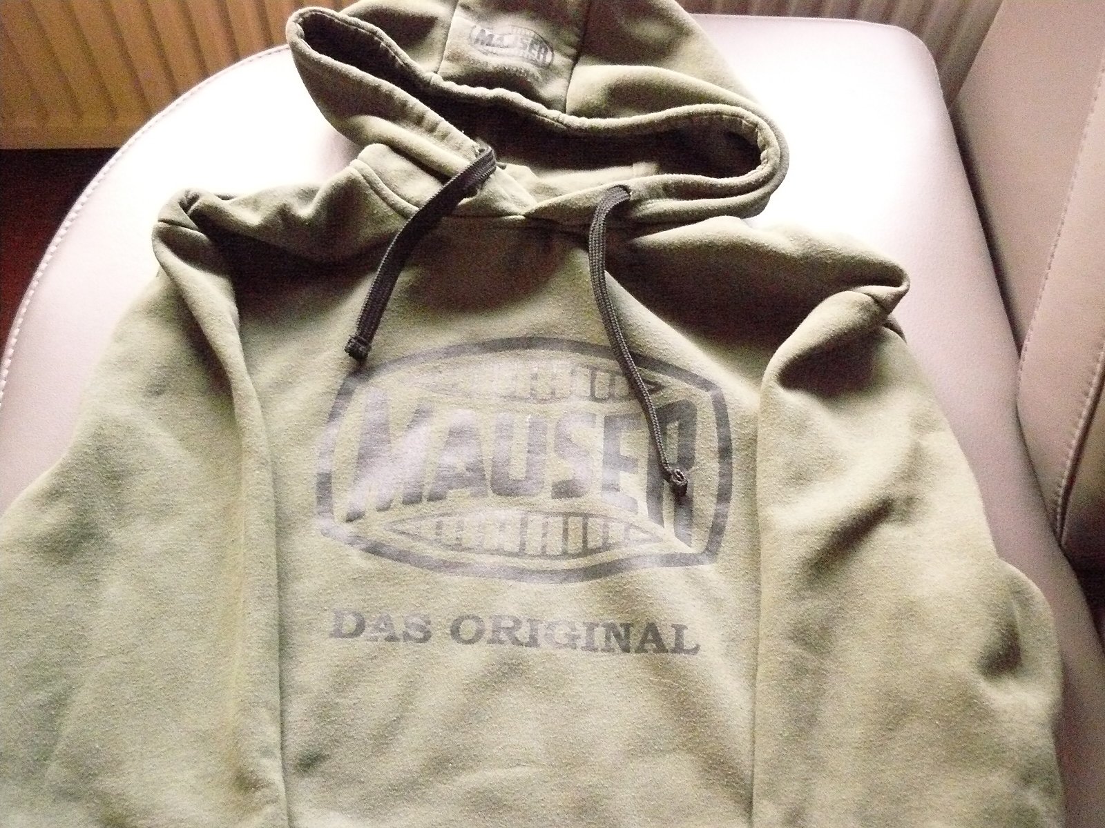 Originaler Mauser Hoodie mit Emblem, in Größe M – Bild 1