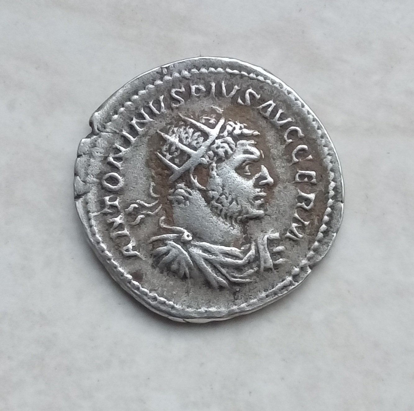 Römischer Dolch, sowie Silbermünze,Antoninian des Kaiser Caracalla – Bild 5