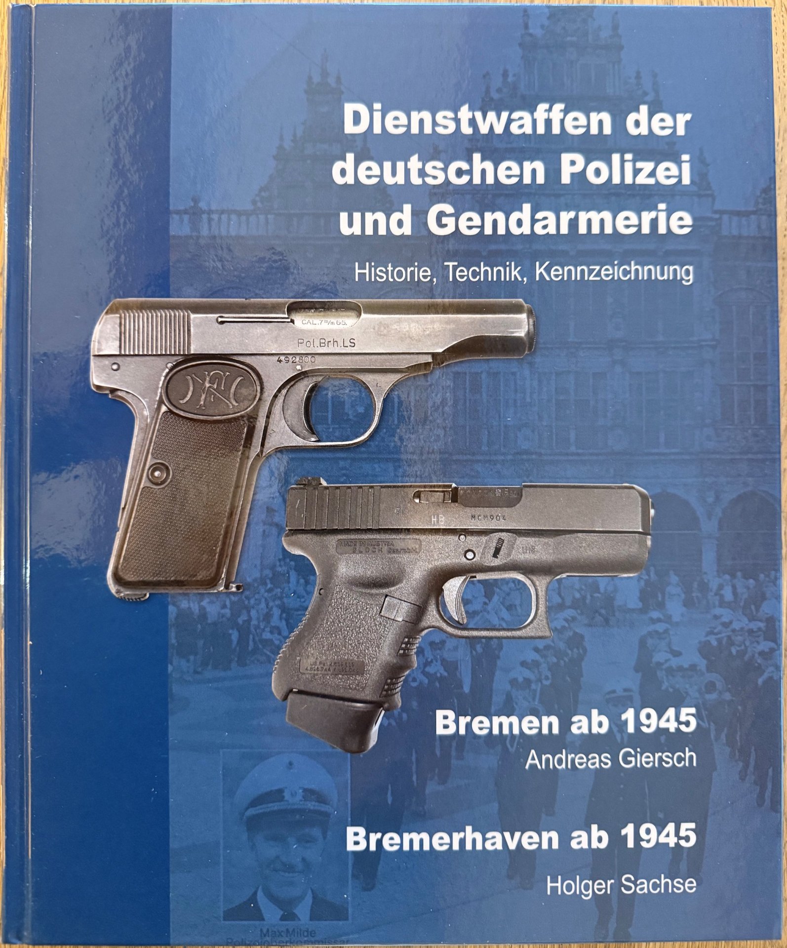 Buch: DIENSTWAFFEN DER DEUTSCHEN POLIZEI UND GENDAMERIE – Bild 1