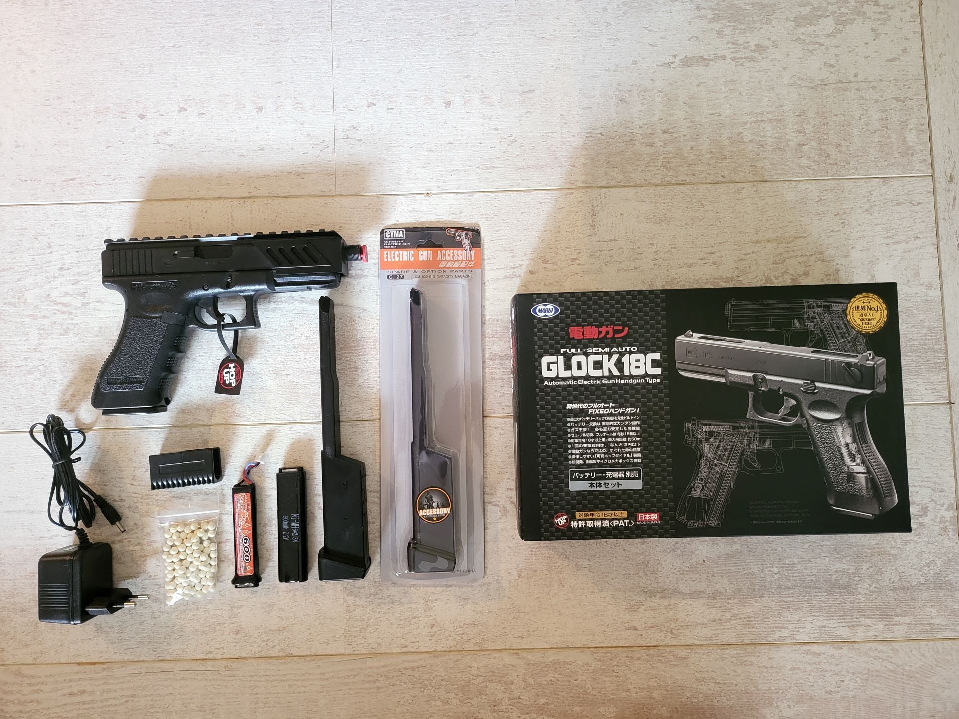 Tokyo Marui Glock 18C AEP im Neu-Zustand mit Metal Rail Mount und Zubehör – Bild 5