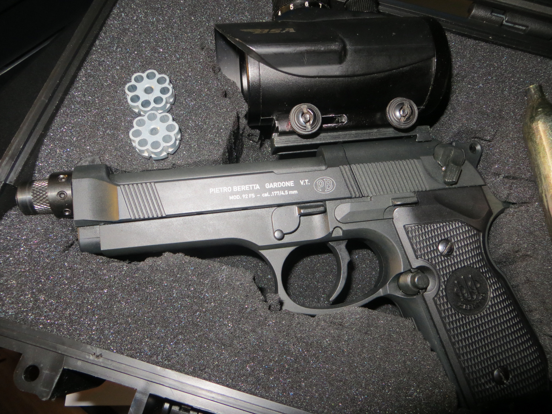 BERETTA 92FSmit REDDOT und KOMPENSATOR – Bild 1