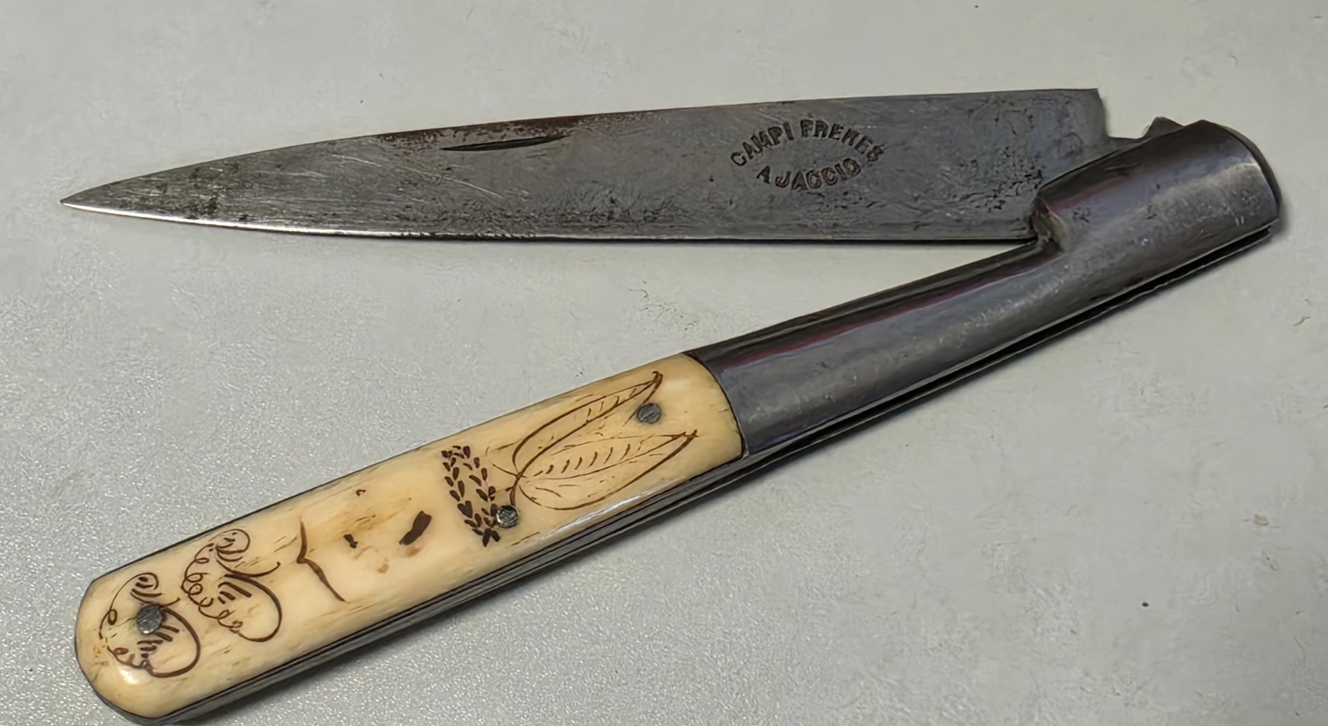 Antikes korsisches Vendetta-Messer – Campi Frères Ajaccio – 19. Jh. (ca. 27cm) – Bild 1